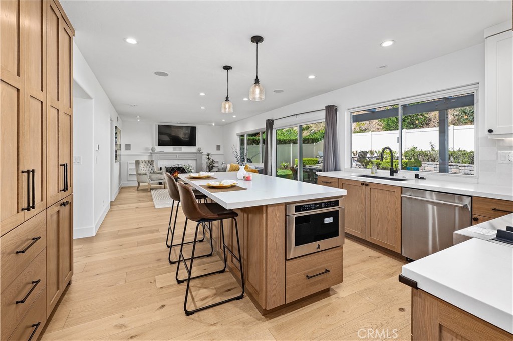 La Jolla, California, 92037, United States, 6 Bedrooms Bedrooms, ,3 BathroomsBathrooms,Residential,For Sale,1901243