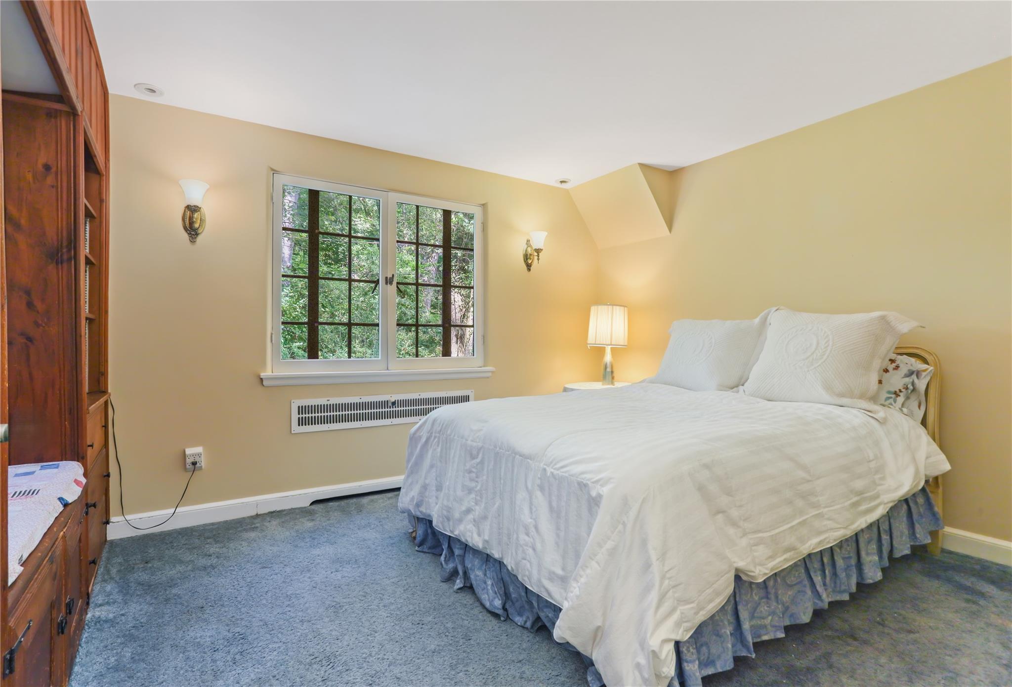 Pleasantville, New York, 10570, United States, 4 Bedrooms Bedrooms, ,4 BathroomsBathrooms,Residential,For Sale,1896096