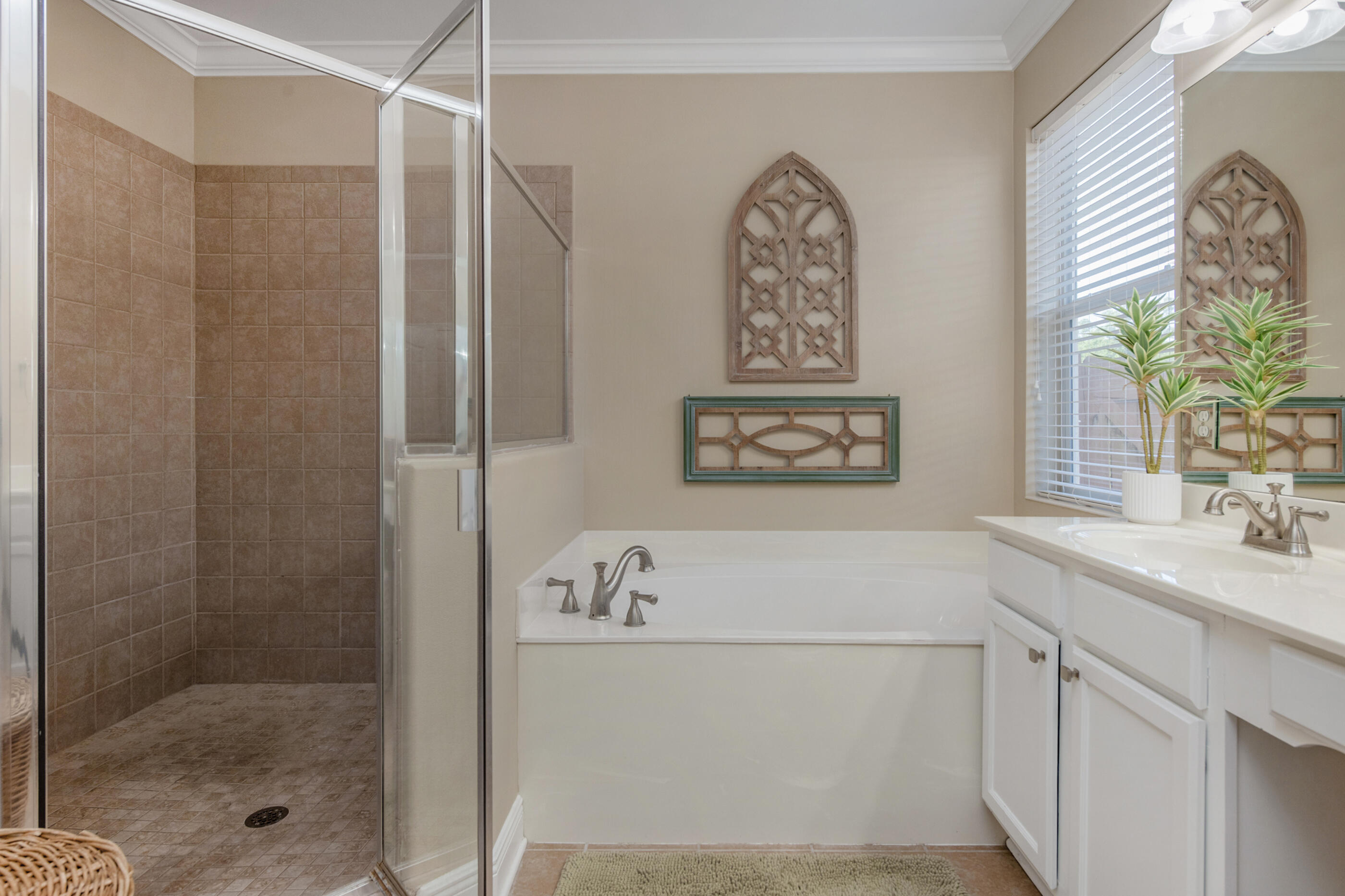 Mary Esther, Florida, 32569, United States, 5 Bedrooms Bedrooms, ,3 BathroomsBathrooms,Residential,For Sale,1940408