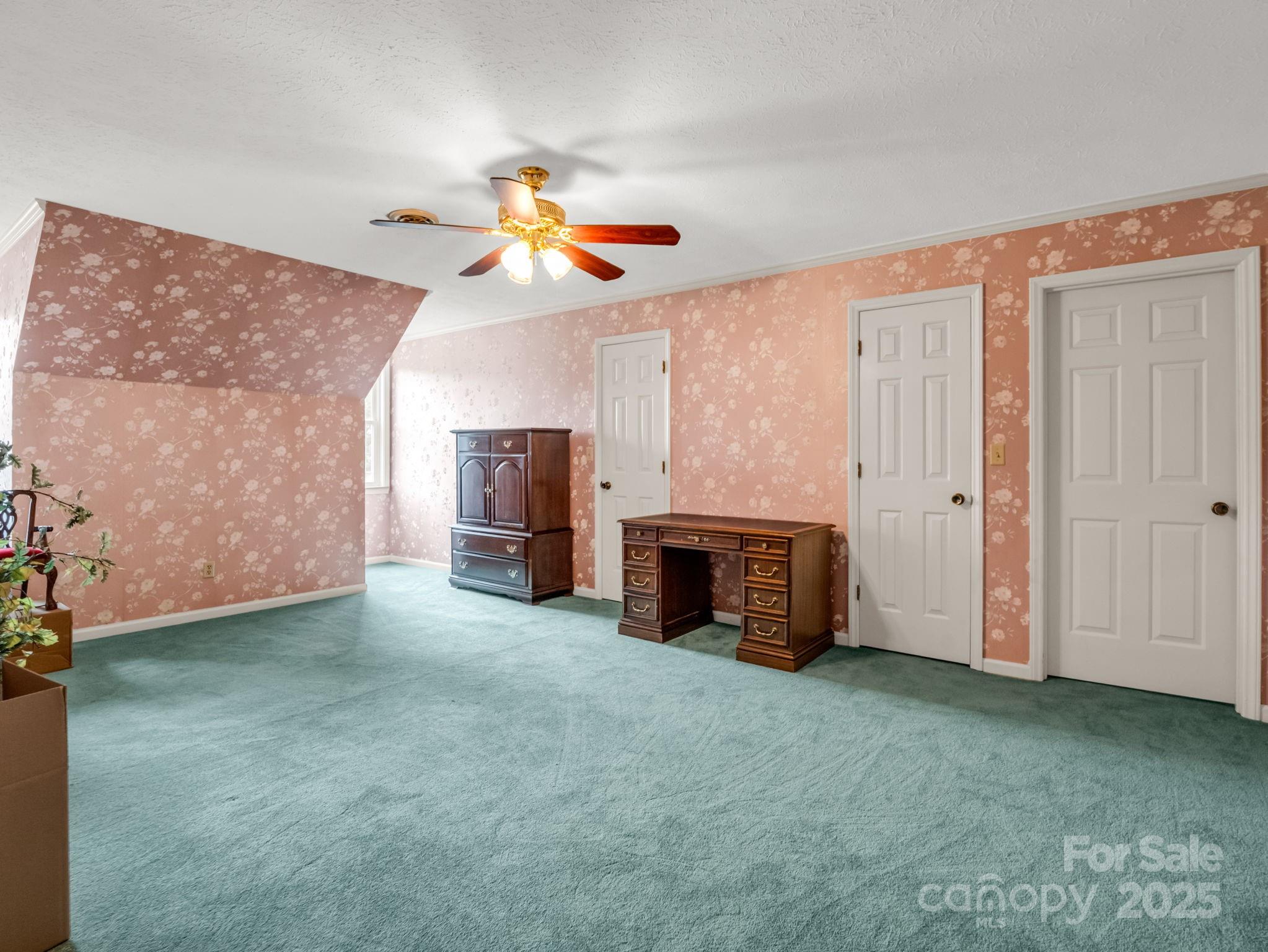 Hendersonville, North Carolina, 28791, United States, 4 Bedrooms Bedrooms, ,3 BathroomsBathrooms,Residential,For Sale,1973922