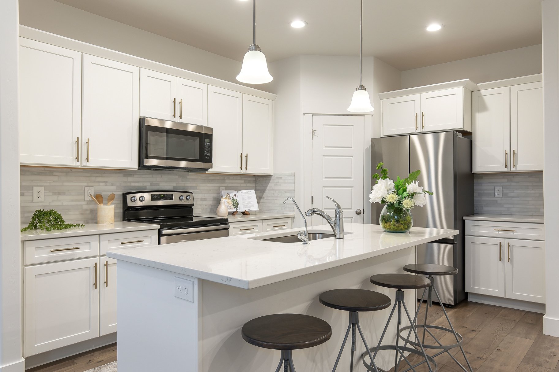  Stylish End-Unit Townhome - 物件實景