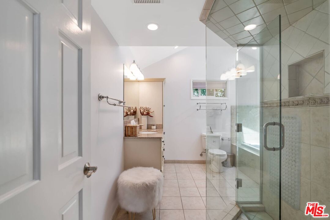 Malibu, California, 90265, United States, 1 Bedroom Bedrooms, ,1 BathroomBathrooms,Residential,For Sale,1891737
