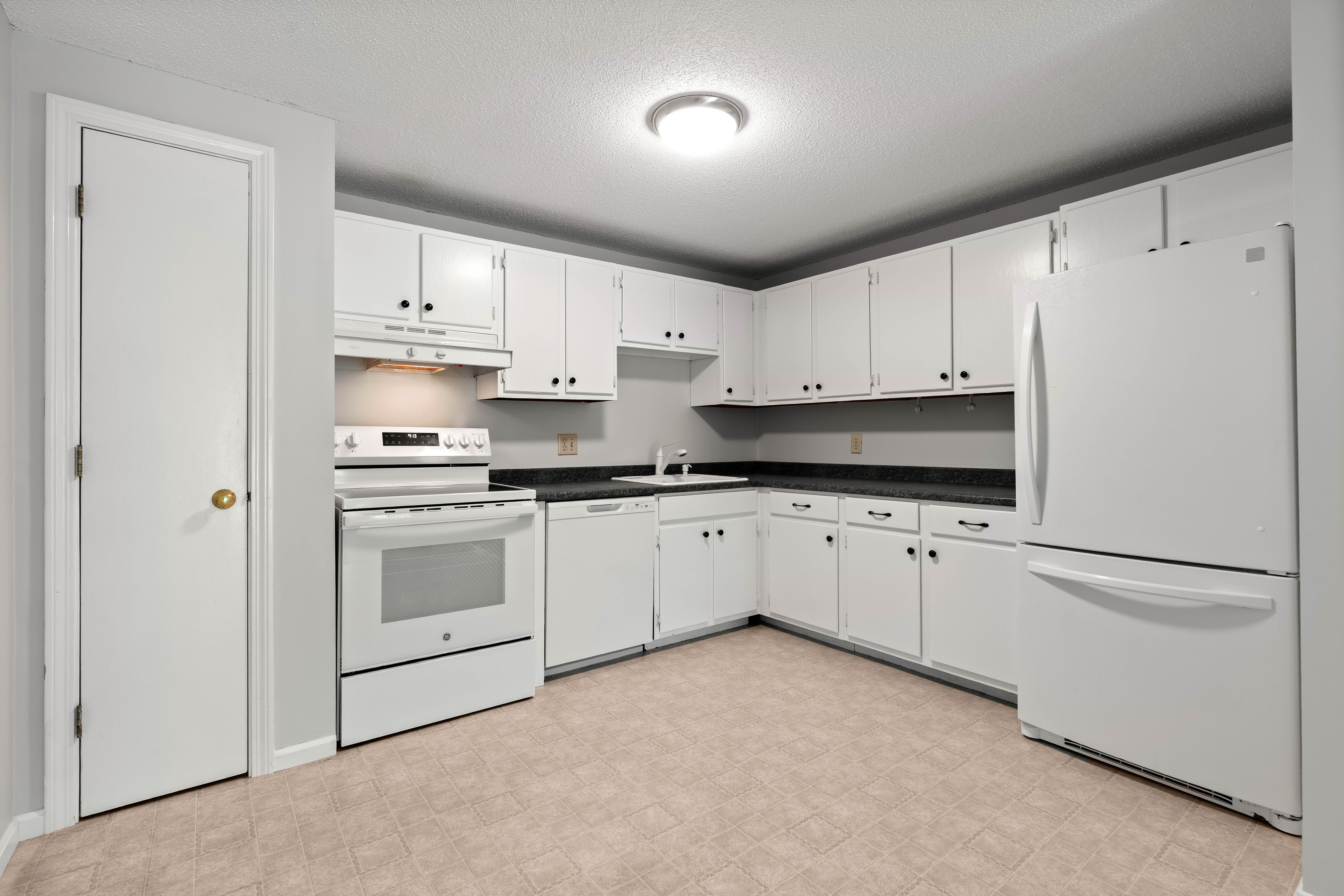  910 White Cedar Boulevard, Portsmouth, NH 03801 - 物件實景
