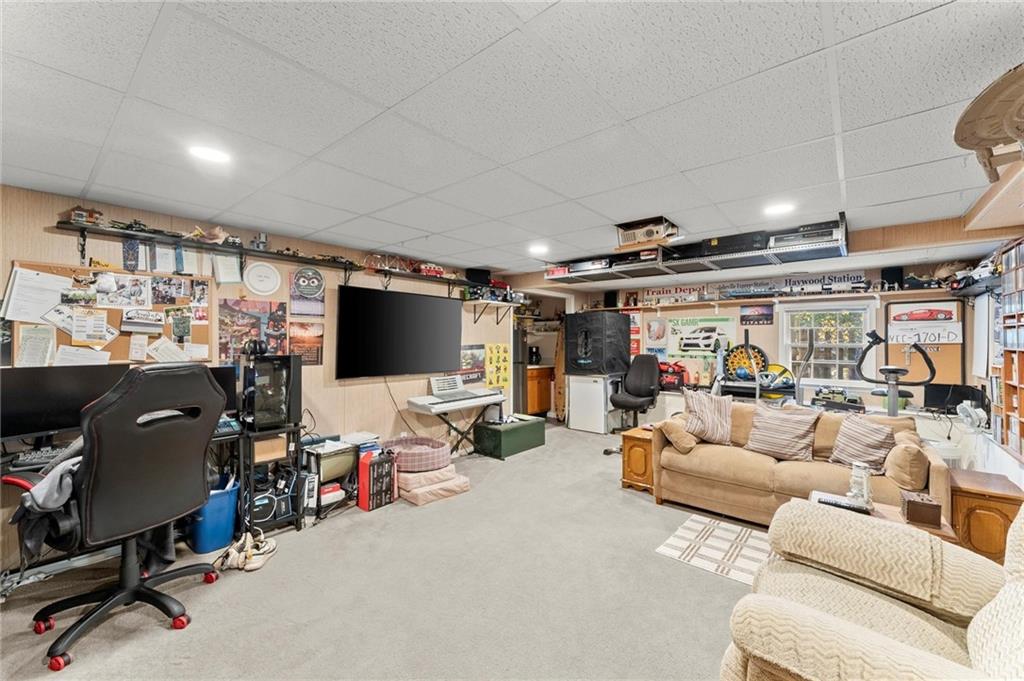 Roswell, Georgia, 30075, United States, 5 Bedrooms Bedrooms, ,4 BathroomsBathrooms,Residential,For Sale,1990755