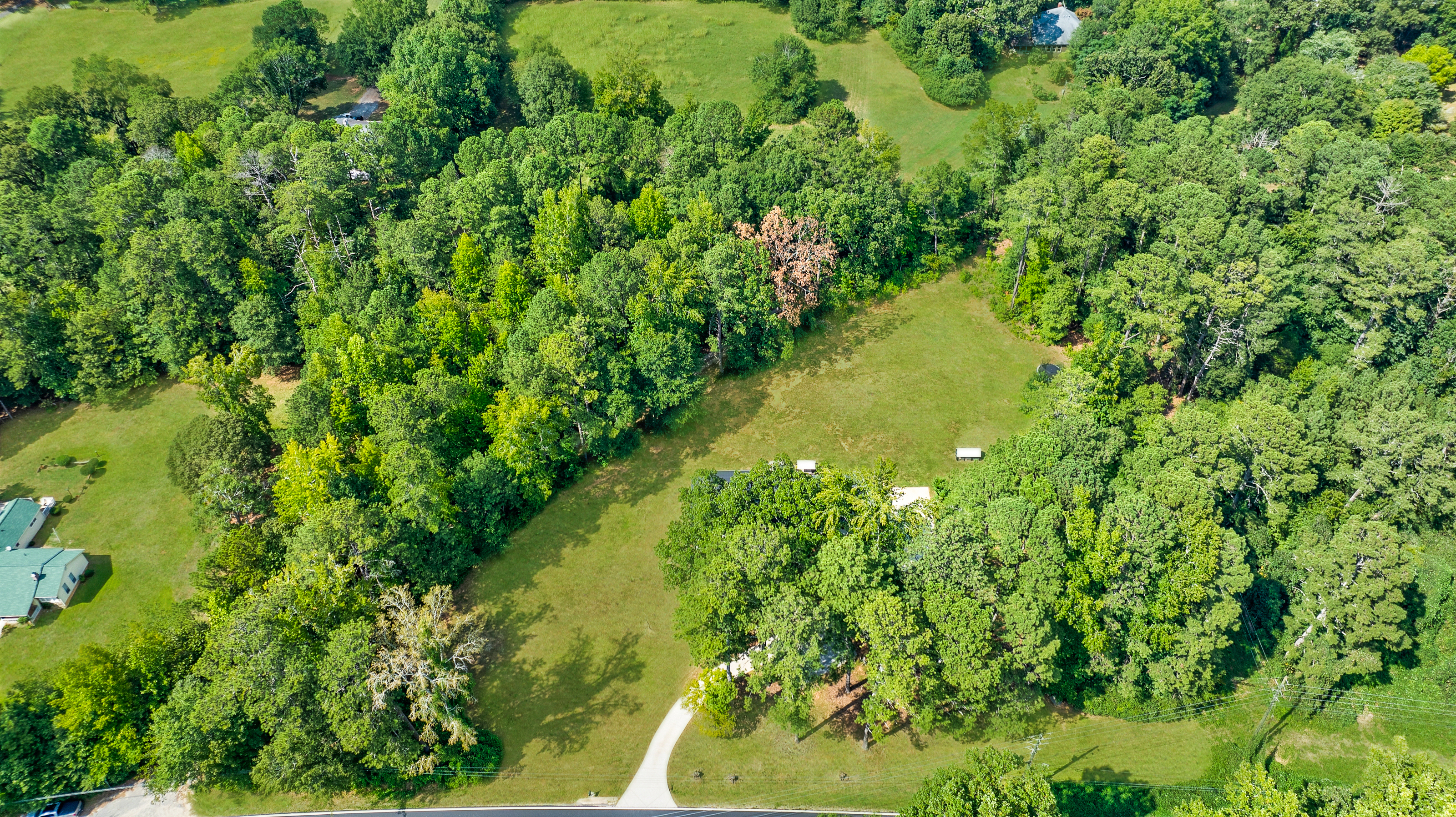  Stunning Fully Renovated Oasis on 2.4+/- Acres - 物件實景