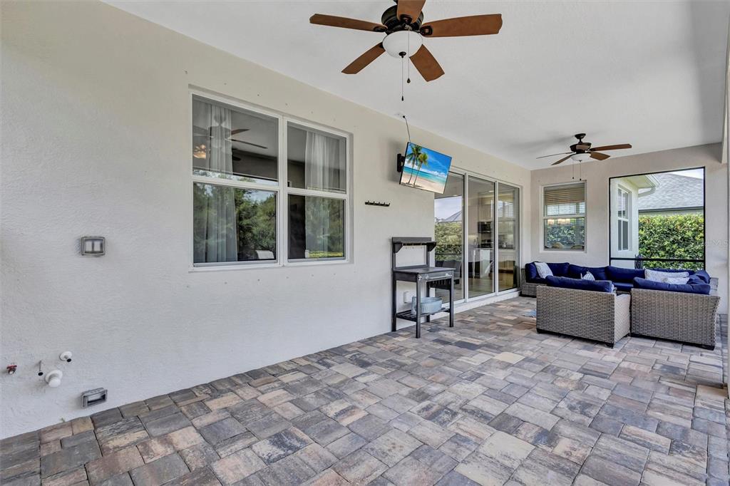 Bradenton, Florida, 34212, United States, 2 Bedrooms Bedrooms, ,2 BathroomsBathrooms,Residential,For Sale,1891618