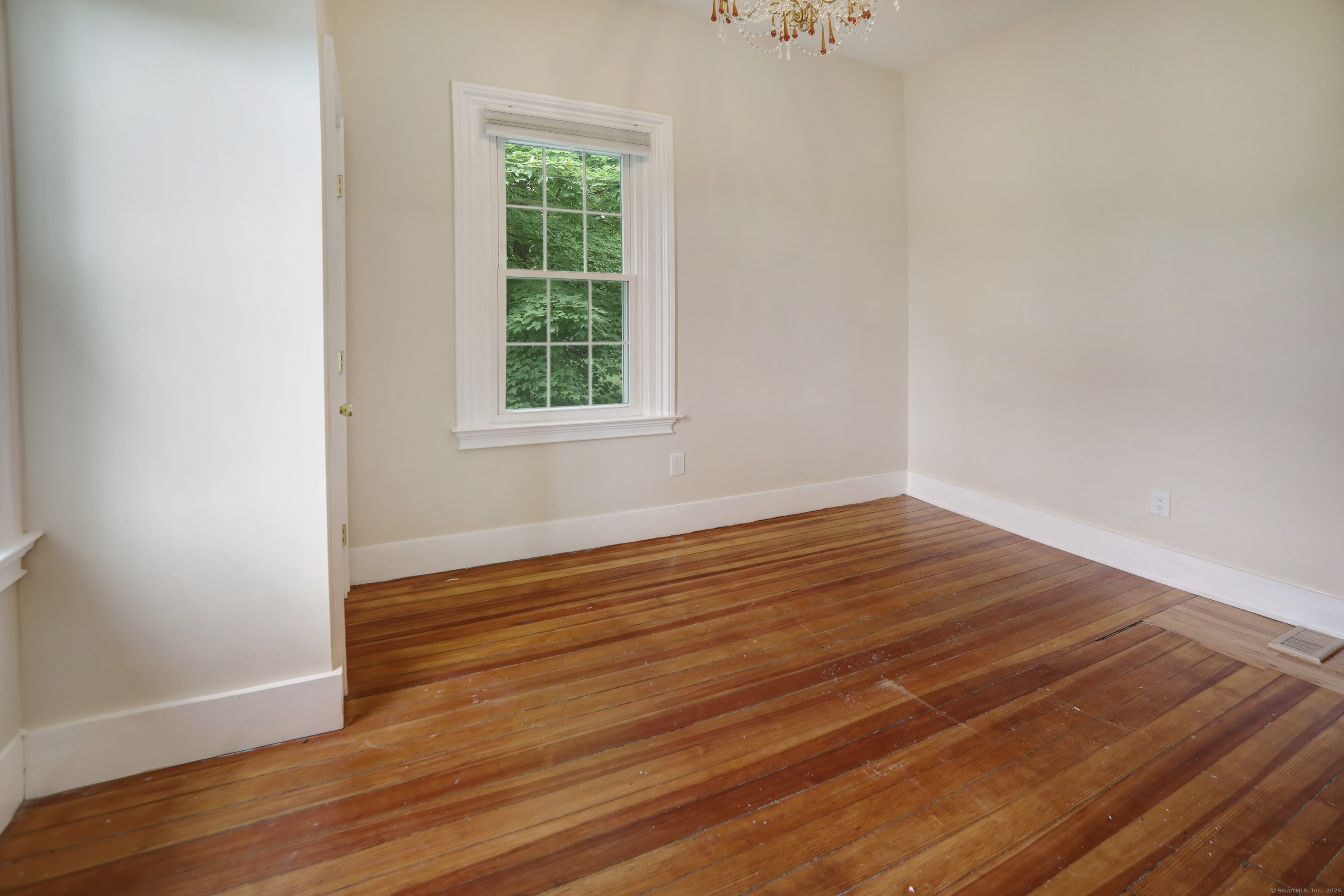 Hamden, Connecticut, 06518, United States, 9 Bedrooms Bedrooms, ,3 BathroomsBathrooms,Residential,For Sale,1940176