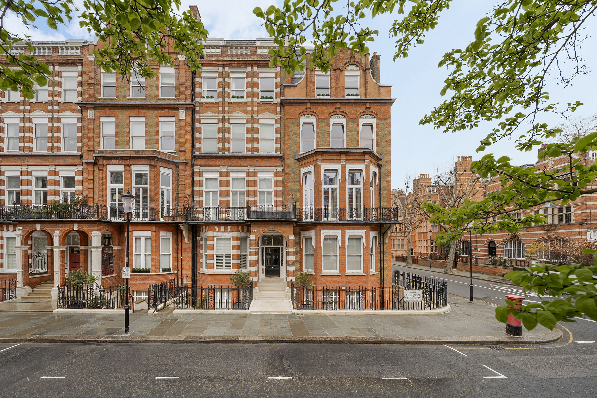  A richly layered apartment overlooking Bramham Gardens - 物件實景