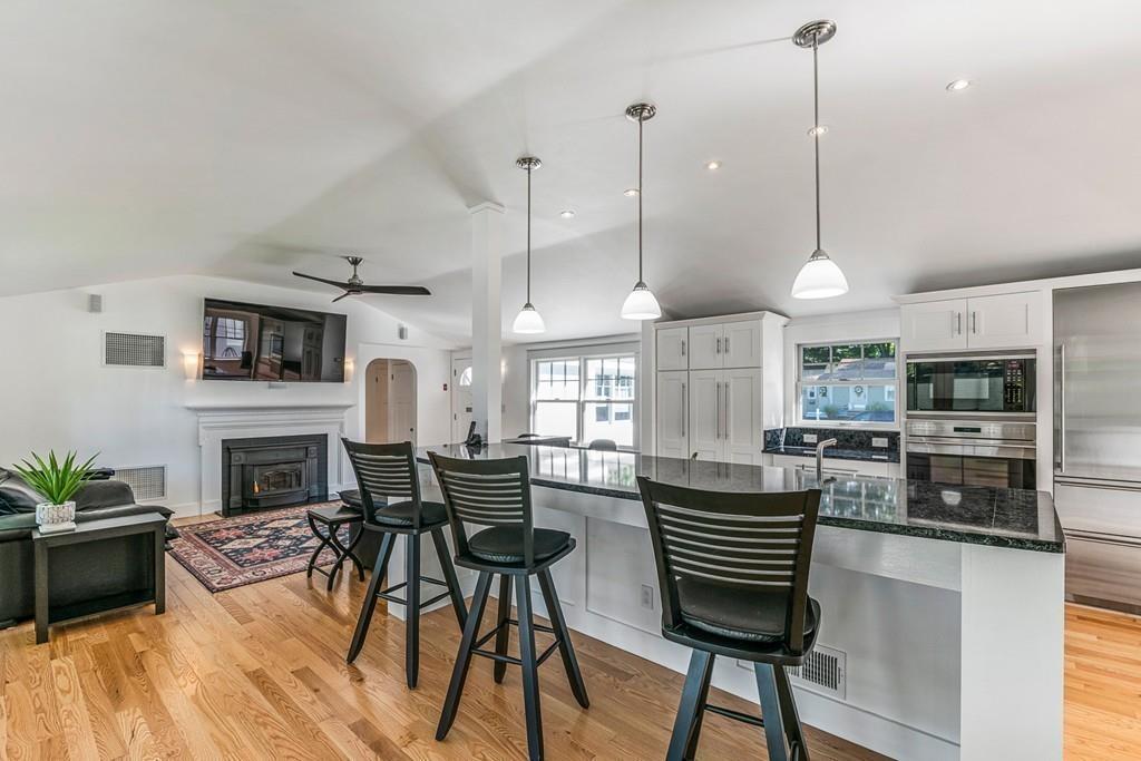 Hamilton, Massachusetts, 01982, United States, 2 Bedrooms Bedrooms, ,1 BathroomBathrooms,Residential,For Sale,1921936
