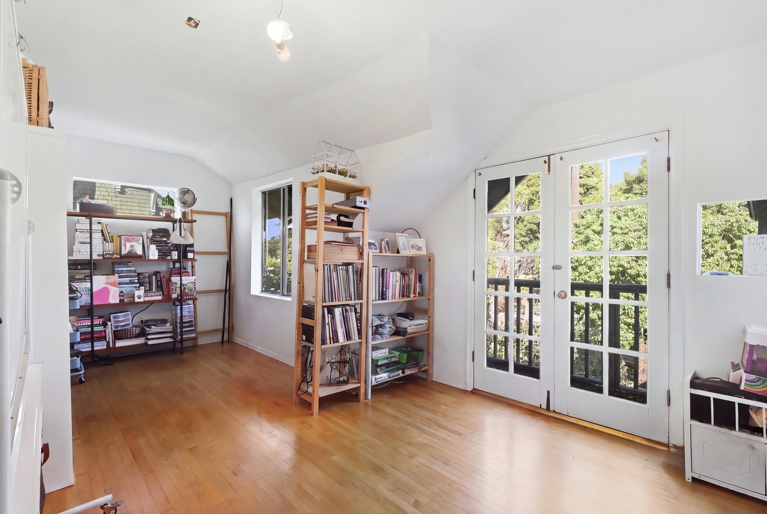  2651 Van Buren Place, Los Angeles, CA 90007 - 物件實景