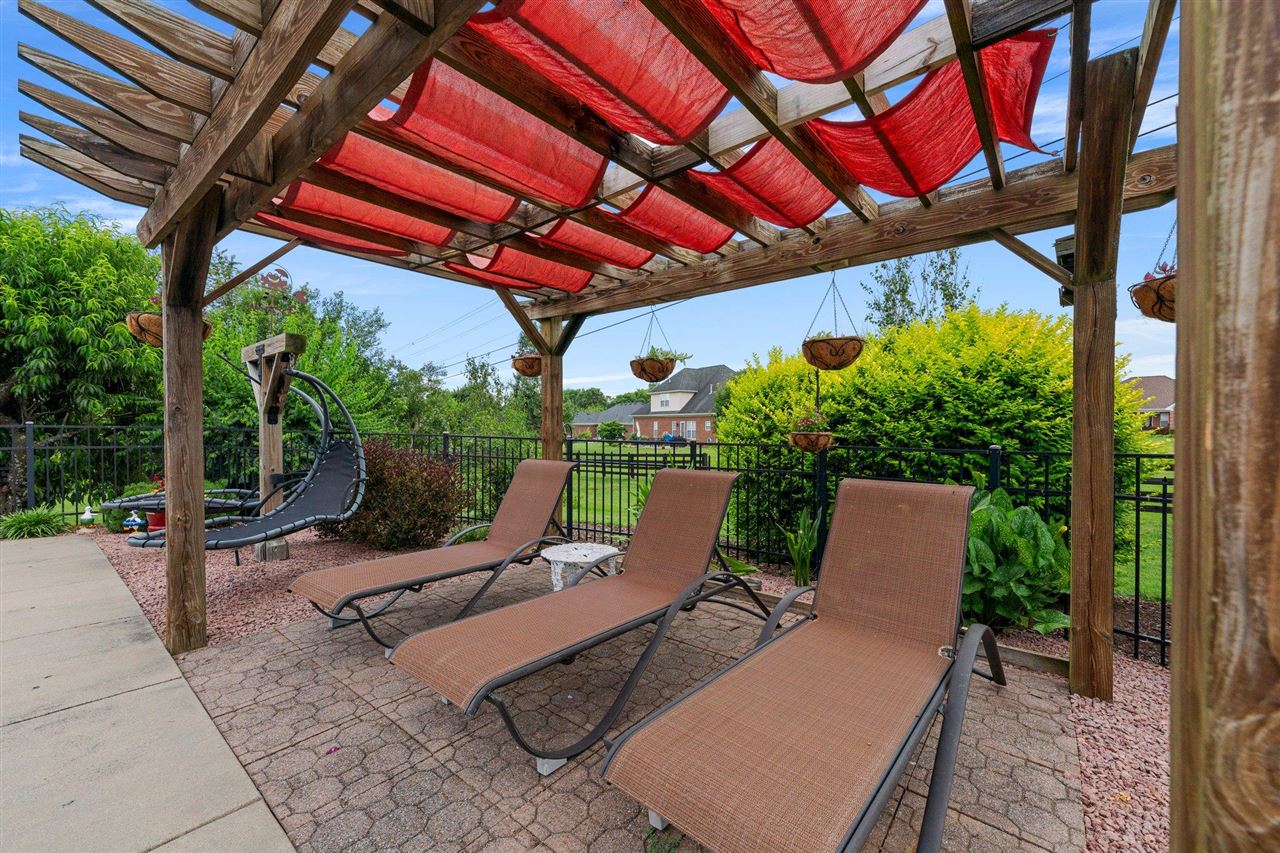 Bowling Green, Kentucky, 42104, United States, 6 Bedrooms Bedrooms, ,4 BathroomsBathrooms,Residential,For Sale,1882789