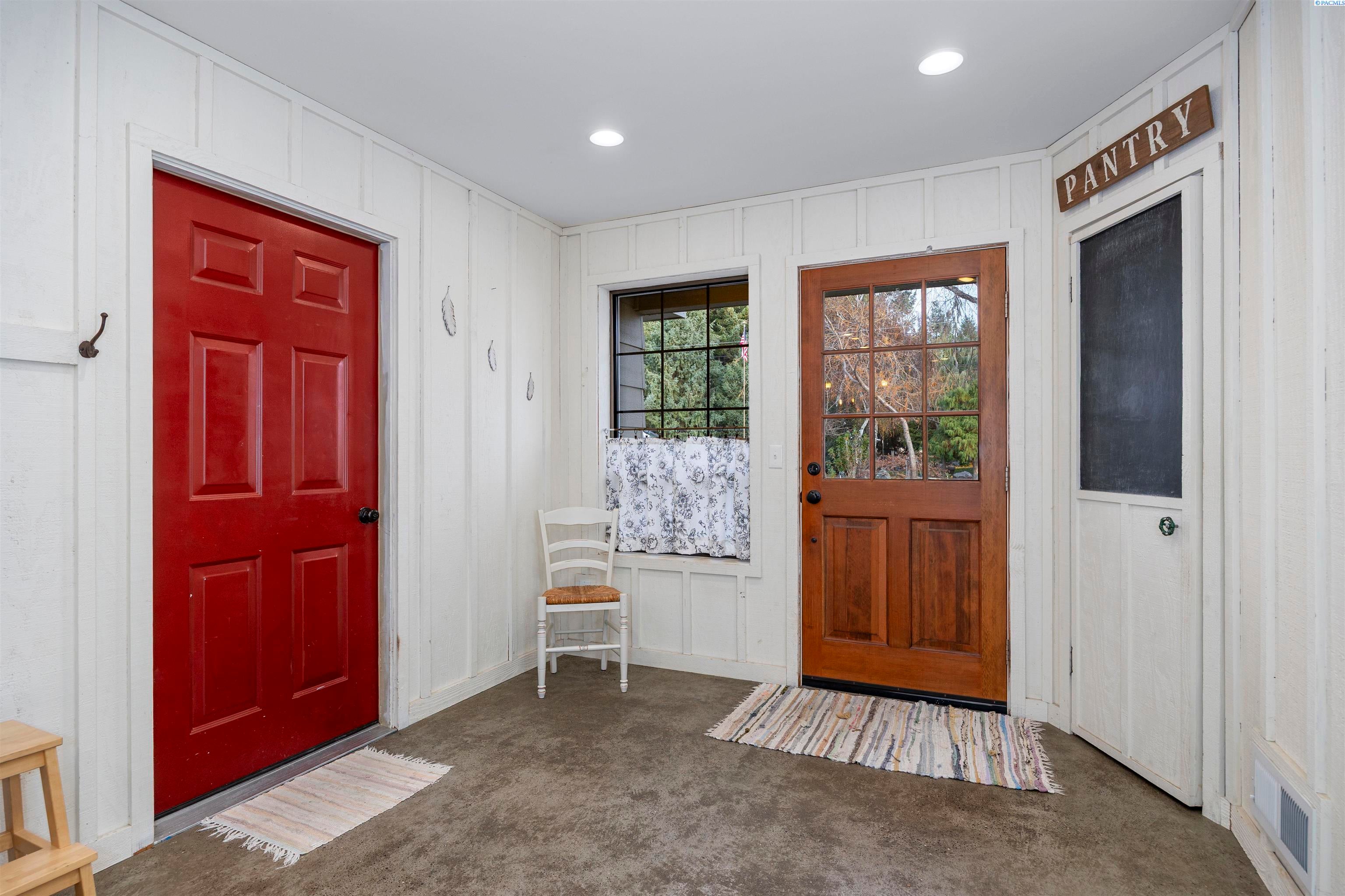 Sunnyside, Washington, 98944, United States, 3 Bedrooms Bedrooms, ,2 BathroomsBathrooms,Residential,For Sale,1998016