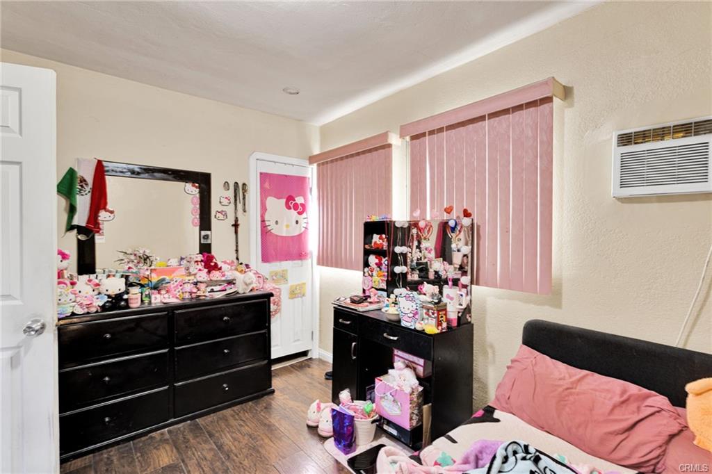 Los Angeles, California, 90003, United States, 4 Bedrooms Bedrooms, ,1 BathroomBathrooms,Residential,For Sale,1992403