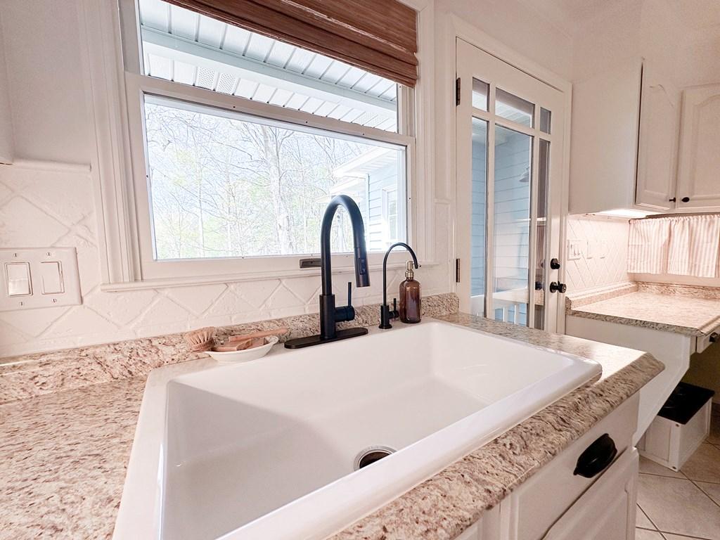 Calhoun, Georgia, 30701, United States, 4 Bedrooms Bedrooms, ,3 BathroomsBathrooms,Residential,For Sale,1762093