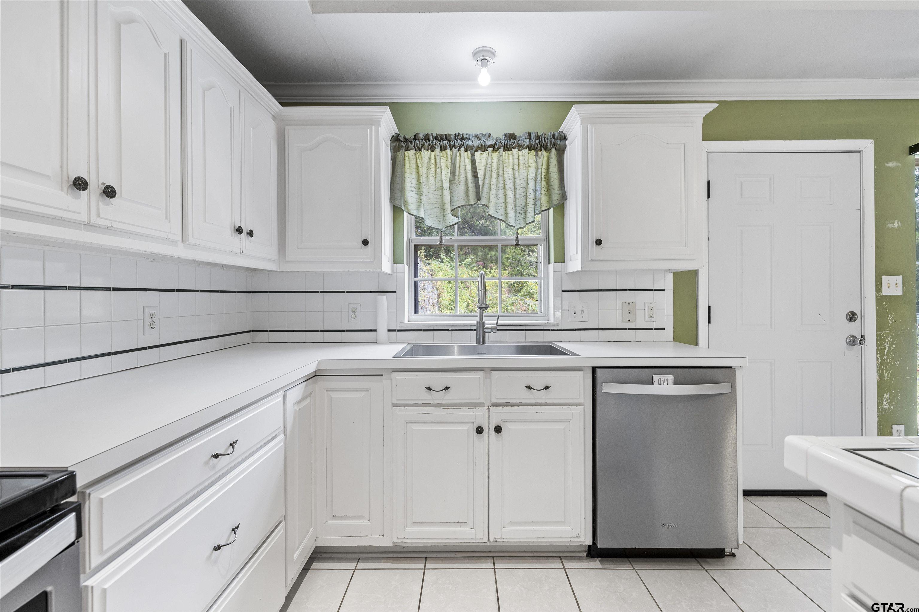 Tyler, Texas, 75704, United States, 3 Bedrooms Bedrooms, ,2 BathroomsBathrooms,Residential,For Sale,1908675