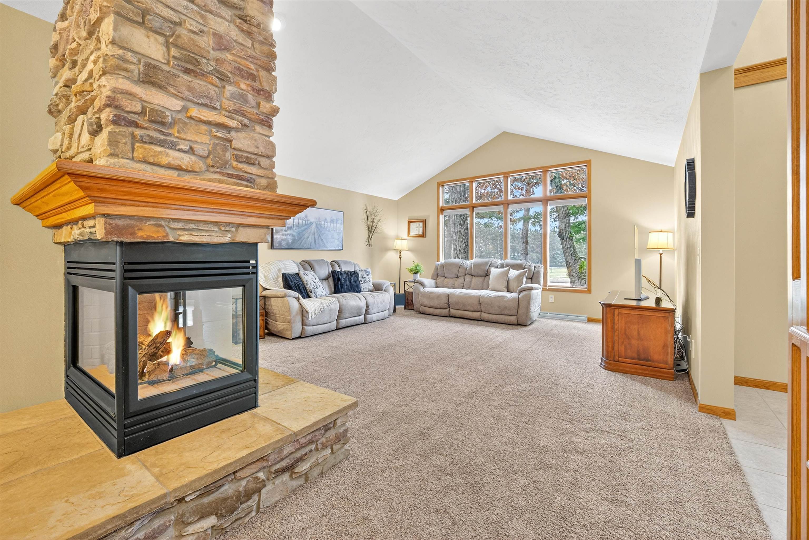 NEW LONDON, Wisconsin, 54961, United States, 3 Bedrooms Bedrooms, ,4 BathroomsBathrooms,Residential,For Sale,1996167