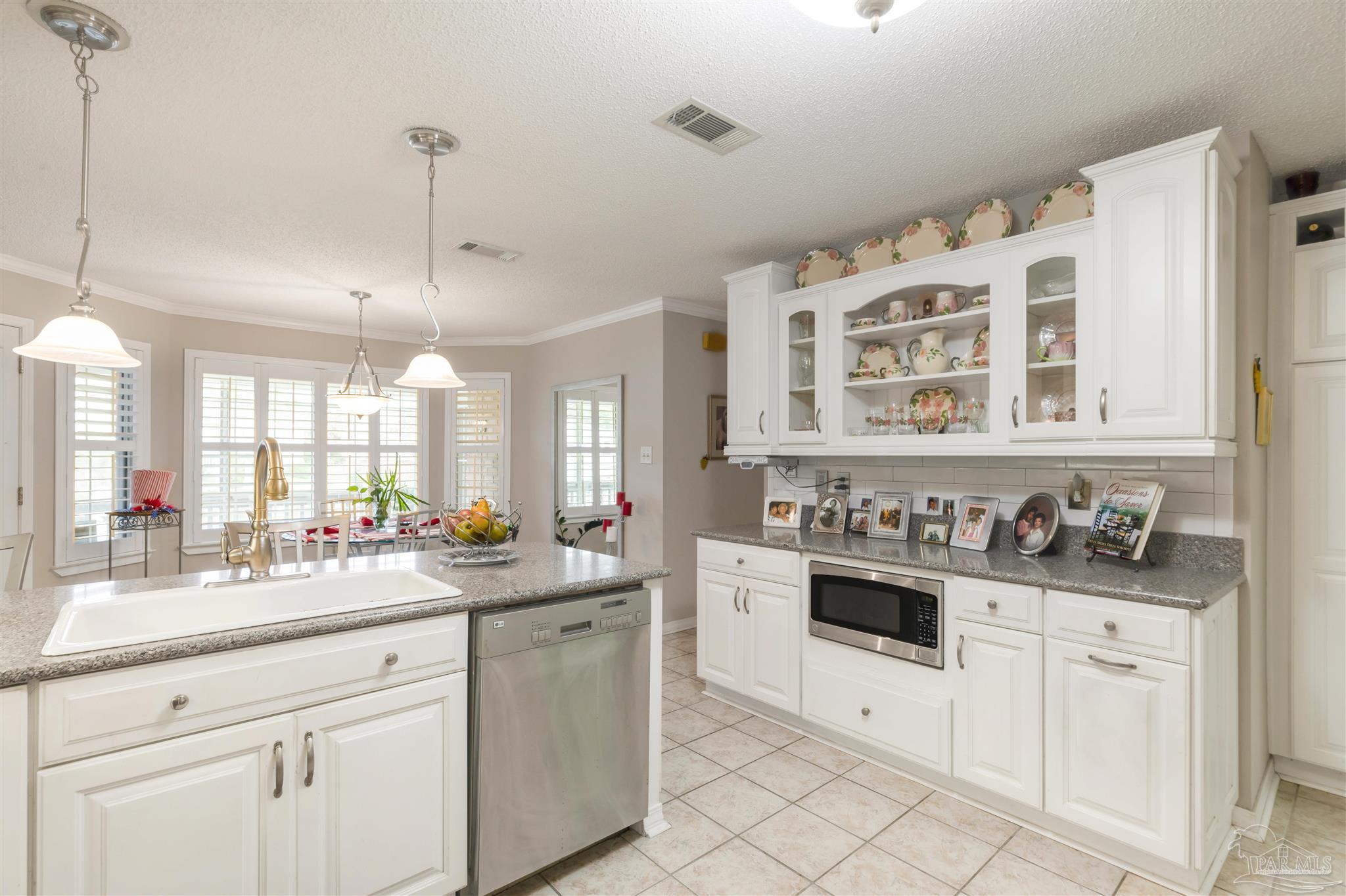 Gulf Breeze, Florida, 32563, United States, 4 Bedrooms Bedrooms, ,4 BathroomsBathrooms,Residential,For Sale,1847314