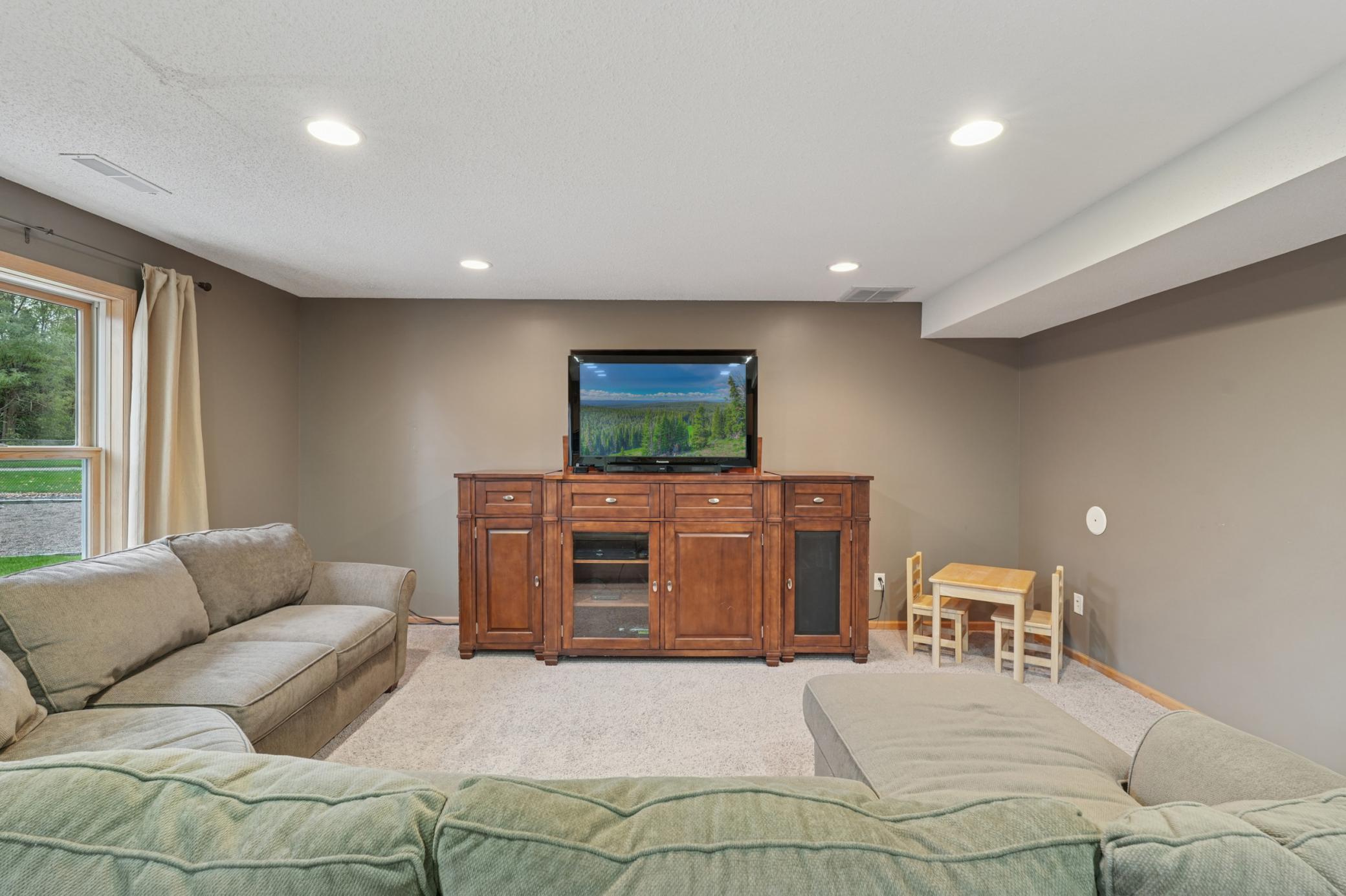 Hudson, Wisconsin, 54016, United States, 5 Bedrooms Bedrooms, ,3 BathroomsBathrooms,Residential,For Sale,1989559