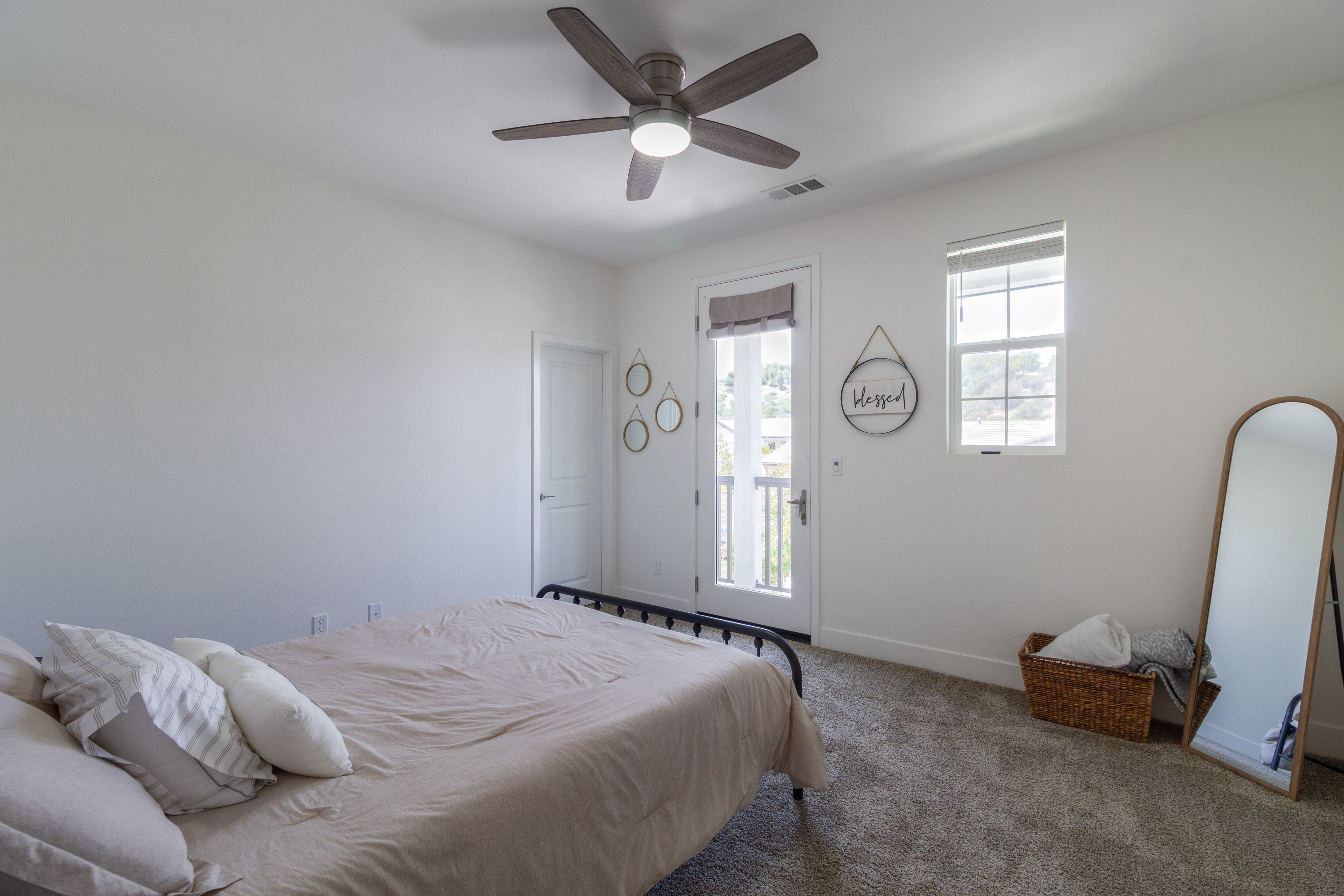 Corona, California, 92883, United States, 4 Bedrooms Bedrooms, ,3 BathroomsBathrooms,Residential,For Sale,1922003