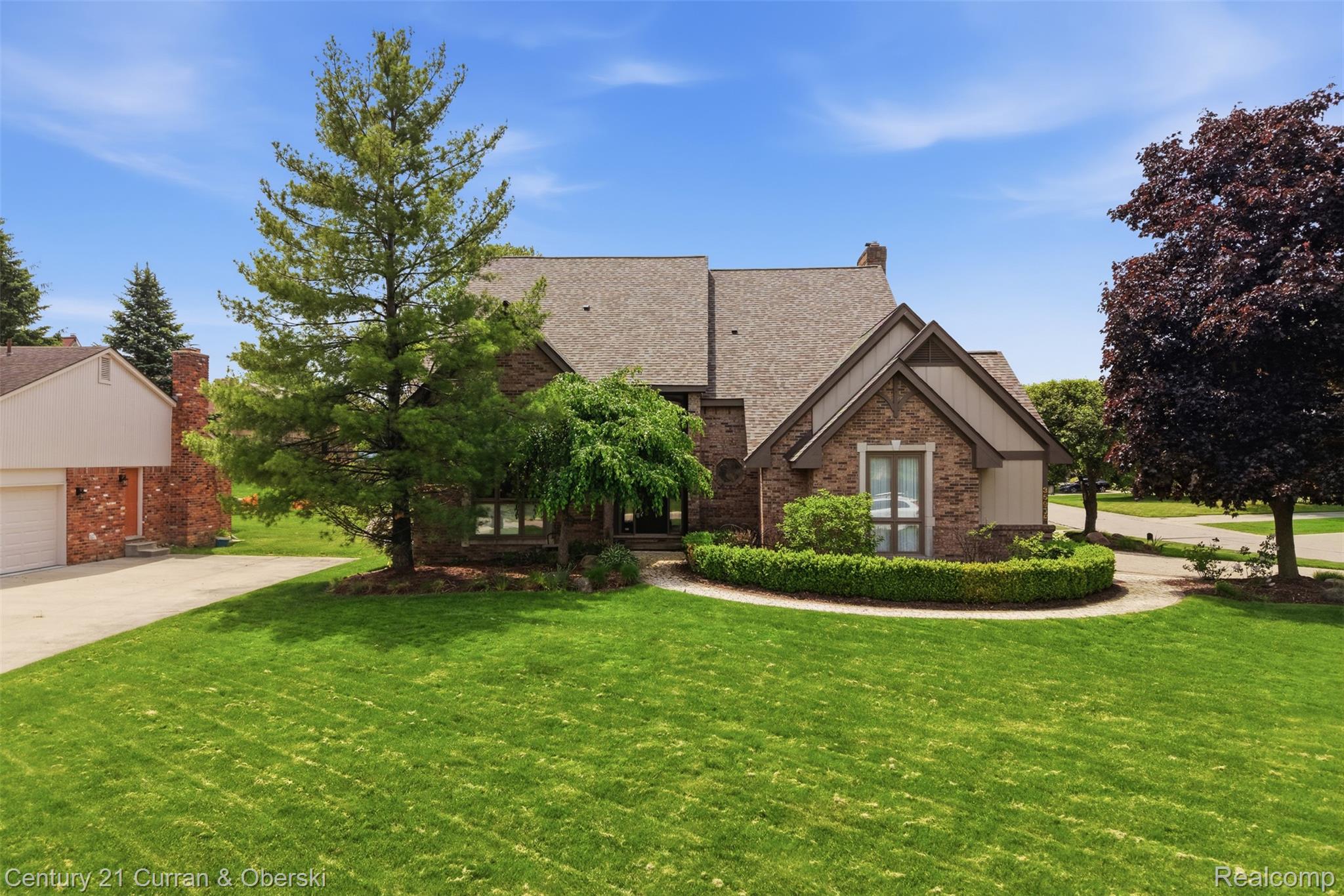 Farmington Hills, Michigan, 48331, United States, 4 Bedrooms Bedrooms, ,4 BathroomsBathrooms,Residential,For Sale,2048985