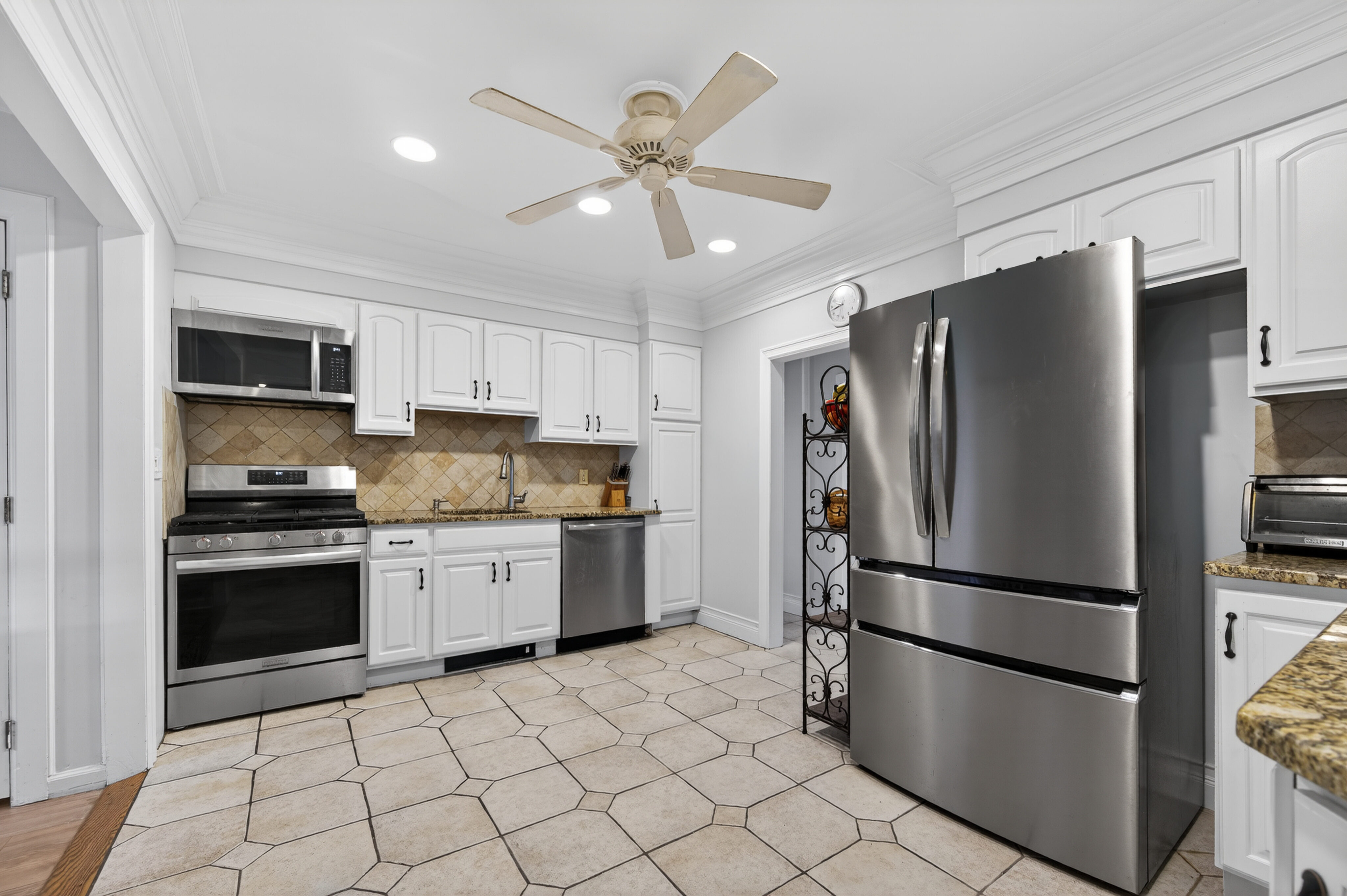  46 Monell Avenue, Islip, NY, 11751 - 物件實景