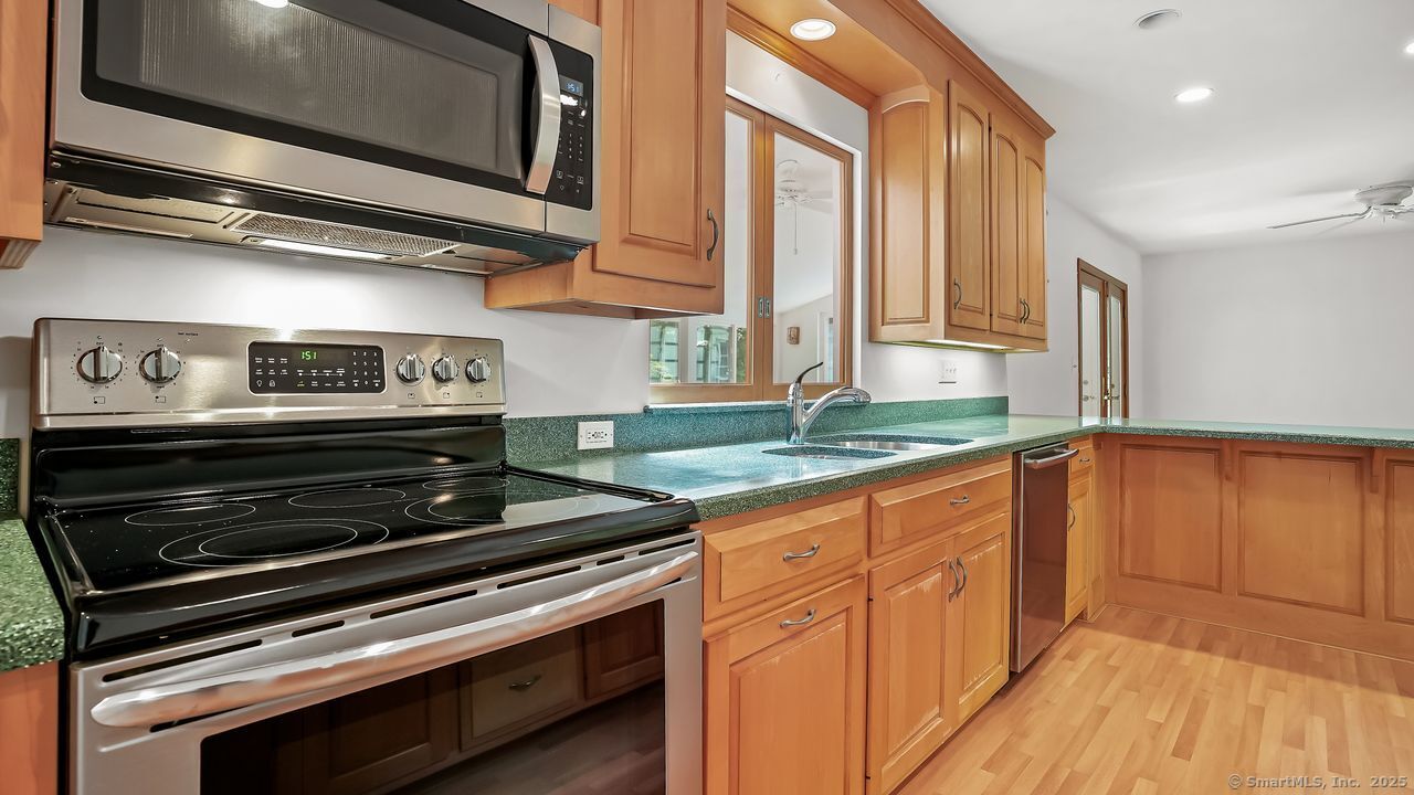 Easton, Connecticut, 06612, United States, 4 Bedrooms Bedrooms, ,4 BathroomsBathrooms,Residential,For Sale,1895469