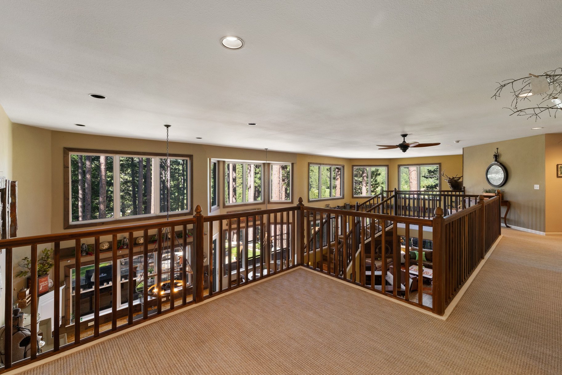  Hilltop Whitehawk Ranch Estate with Sweeping Meadow, Pond & Mountain Views - 物件實景