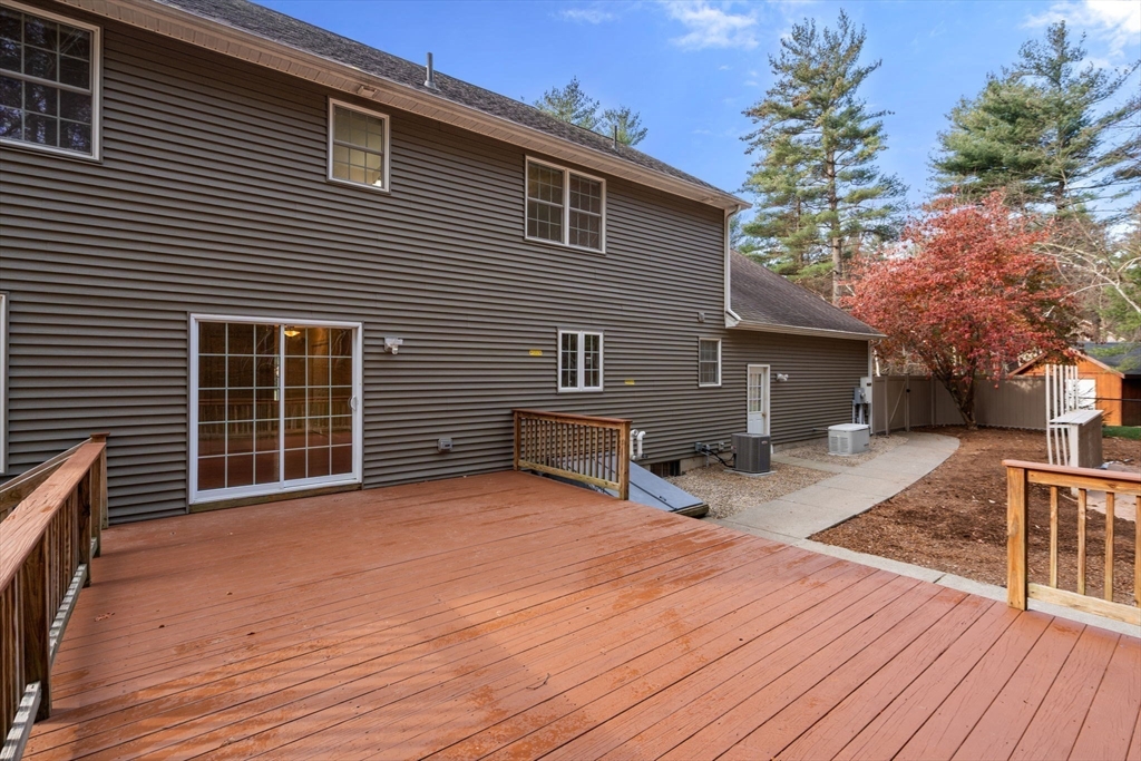 Westfield, Massachusetts, 01085, United States, 4 Bedrooms Bedrooms, ,3 BathroomsBathrooms,Residential,For Sale,1998160