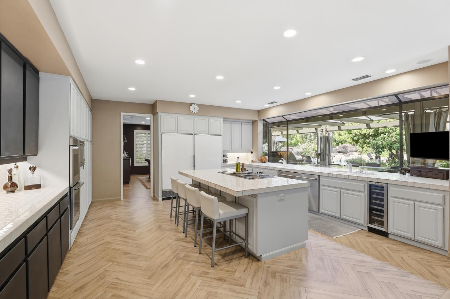 Gold River, California, 95670, United States, 4 Bedrooms Bedrooms, ,5 BathroomsBathrooms,Residential,For Sale,1987751