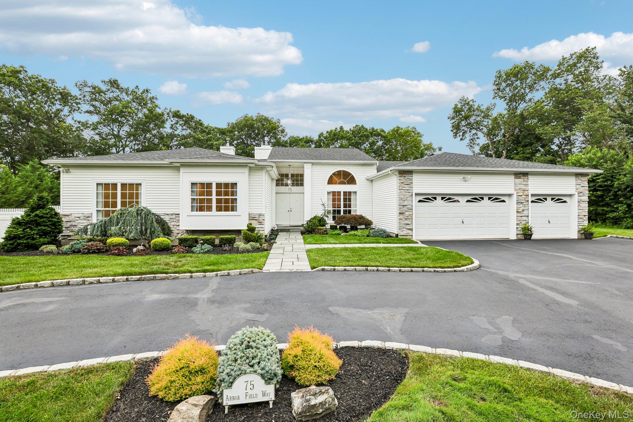  75 Arbor Field Way, Lake Grove, NY, 11755 - 物件實景