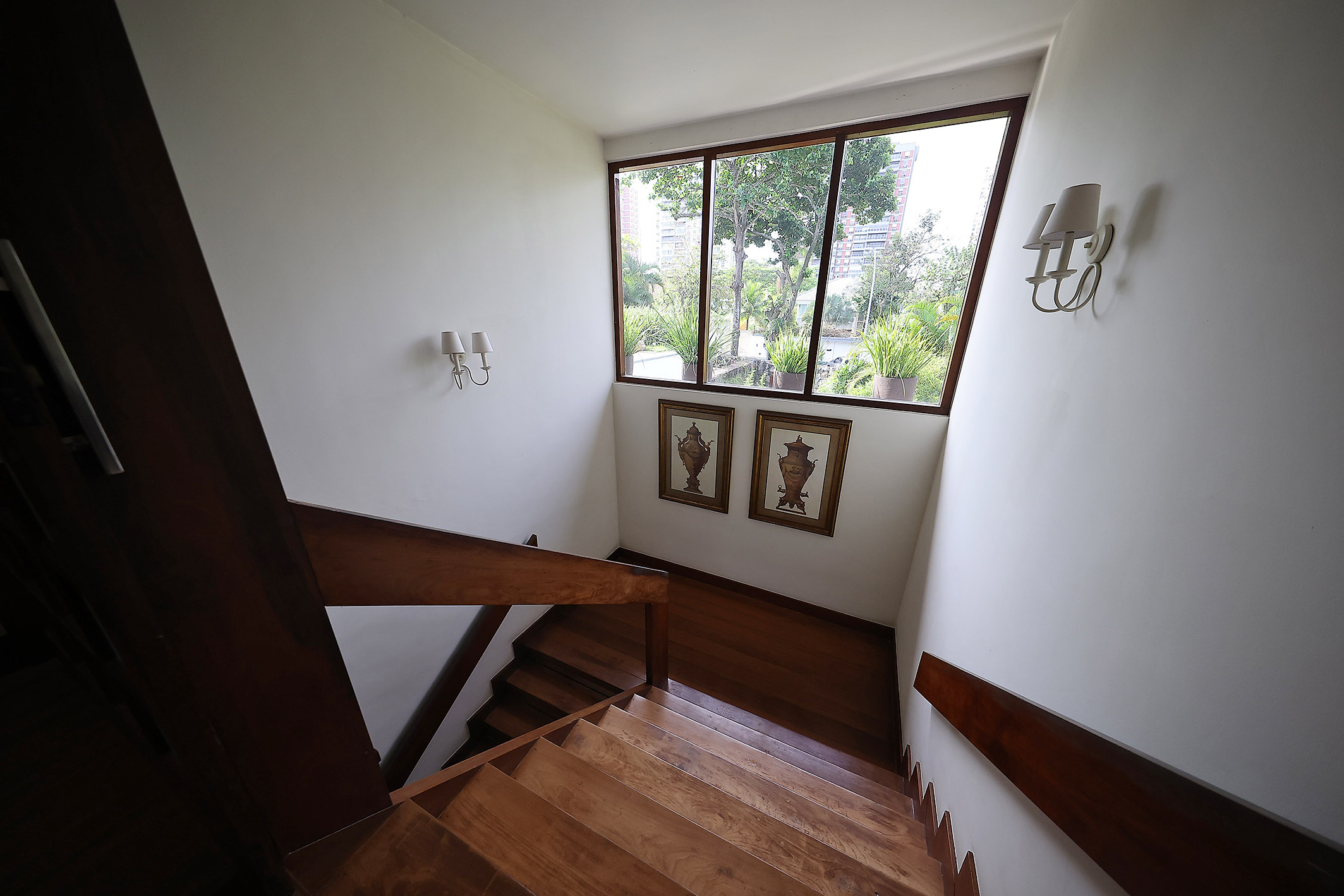  Cláudio Bernardes-designed house integrated with nature - 物件實景