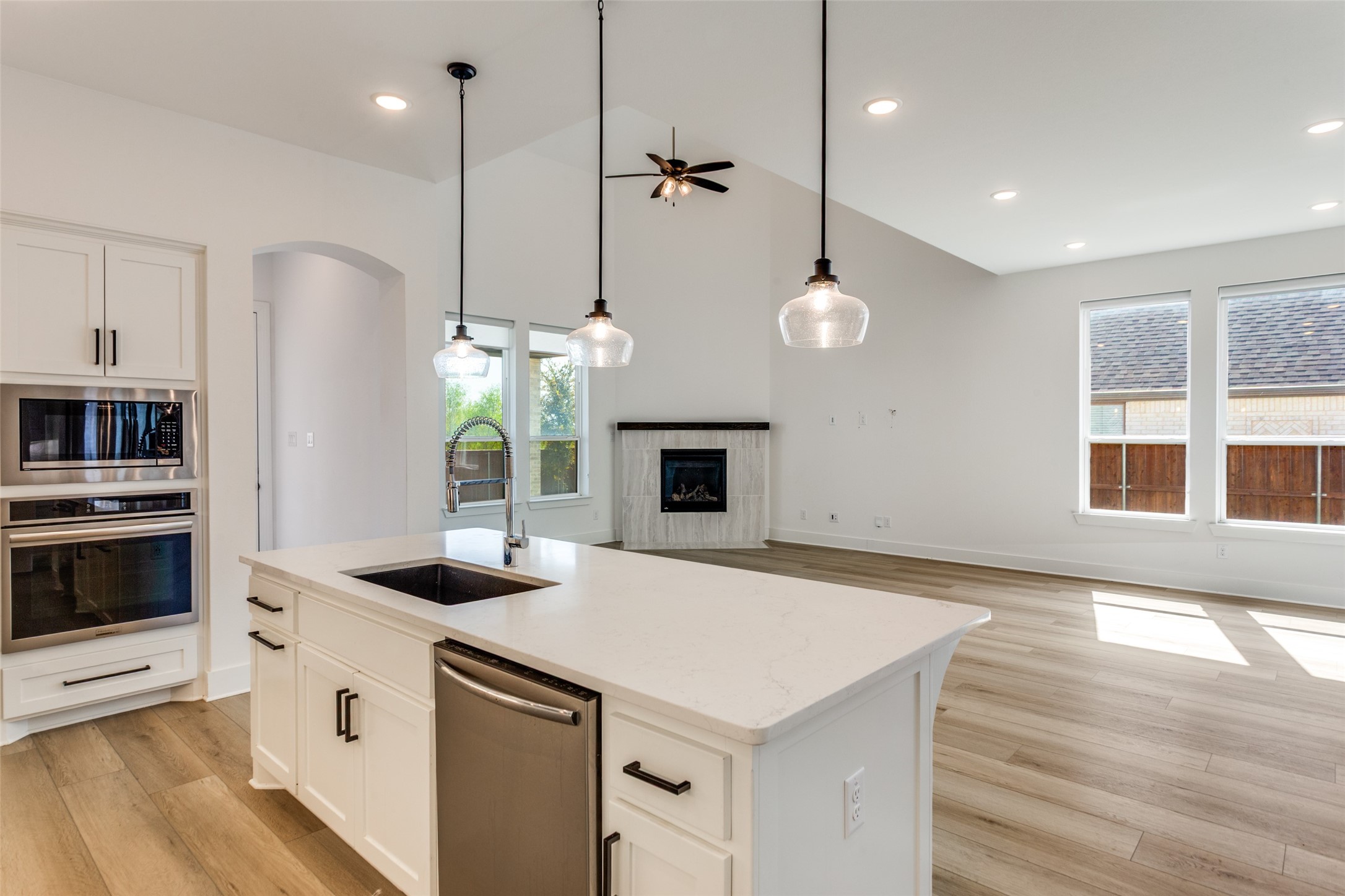 Mansfield, Texas, 76063, United States, 4 Bedrooms Bedrooms, ,4 BathroomsBathrooms,Residential,For Sale,1954630