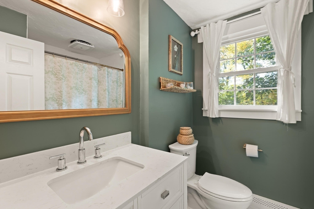 Easton, Massachusetts, 02356, United States, 3 Bedrooms Bedrooms, ,2 BathroomsBathrooms,Residential,For Sale,1960766