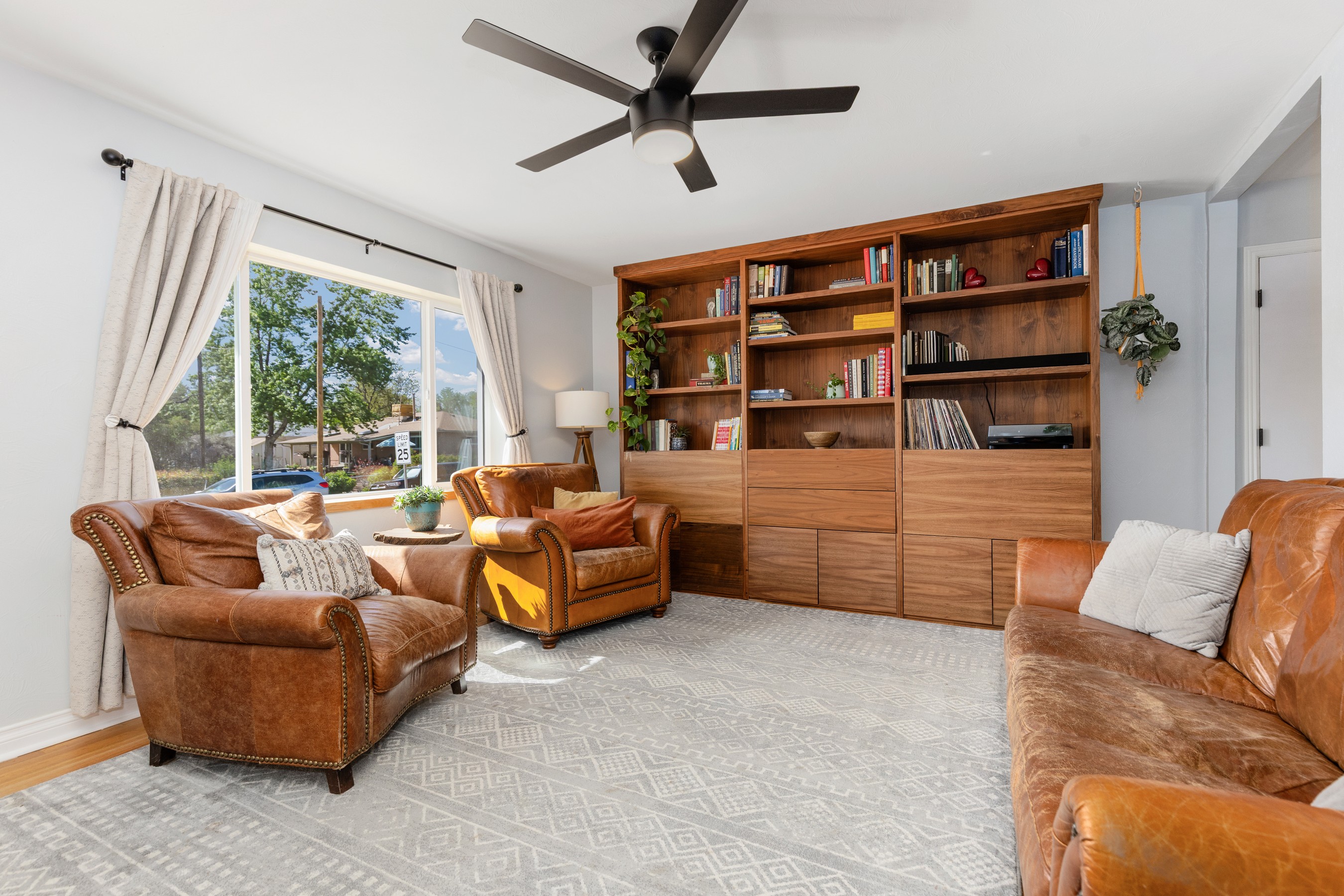  Stylish Ranch Living with Detached ADU - 物件實景