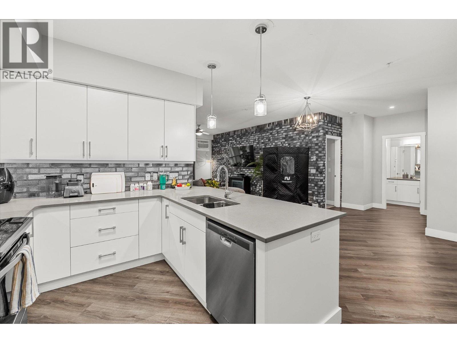 KELOWNA, British Columbia, V1W 5G9, CA, 2 Bedrooms Bedrooms, ,2 BathroomsBathrooms,Residential,For Sale,1961738