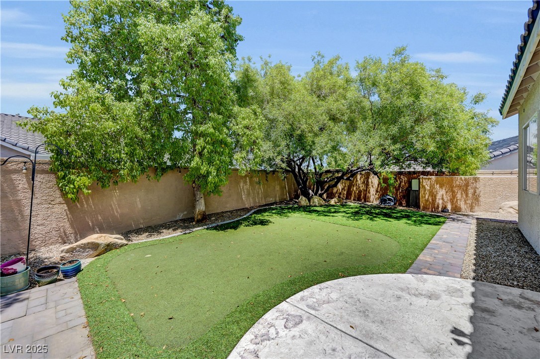 Henderson, Nevada, 89052, United States, 5 Bedrooms Bedrooms, ,2 BathroomsBathrooms,Residential,For Sale,1897207