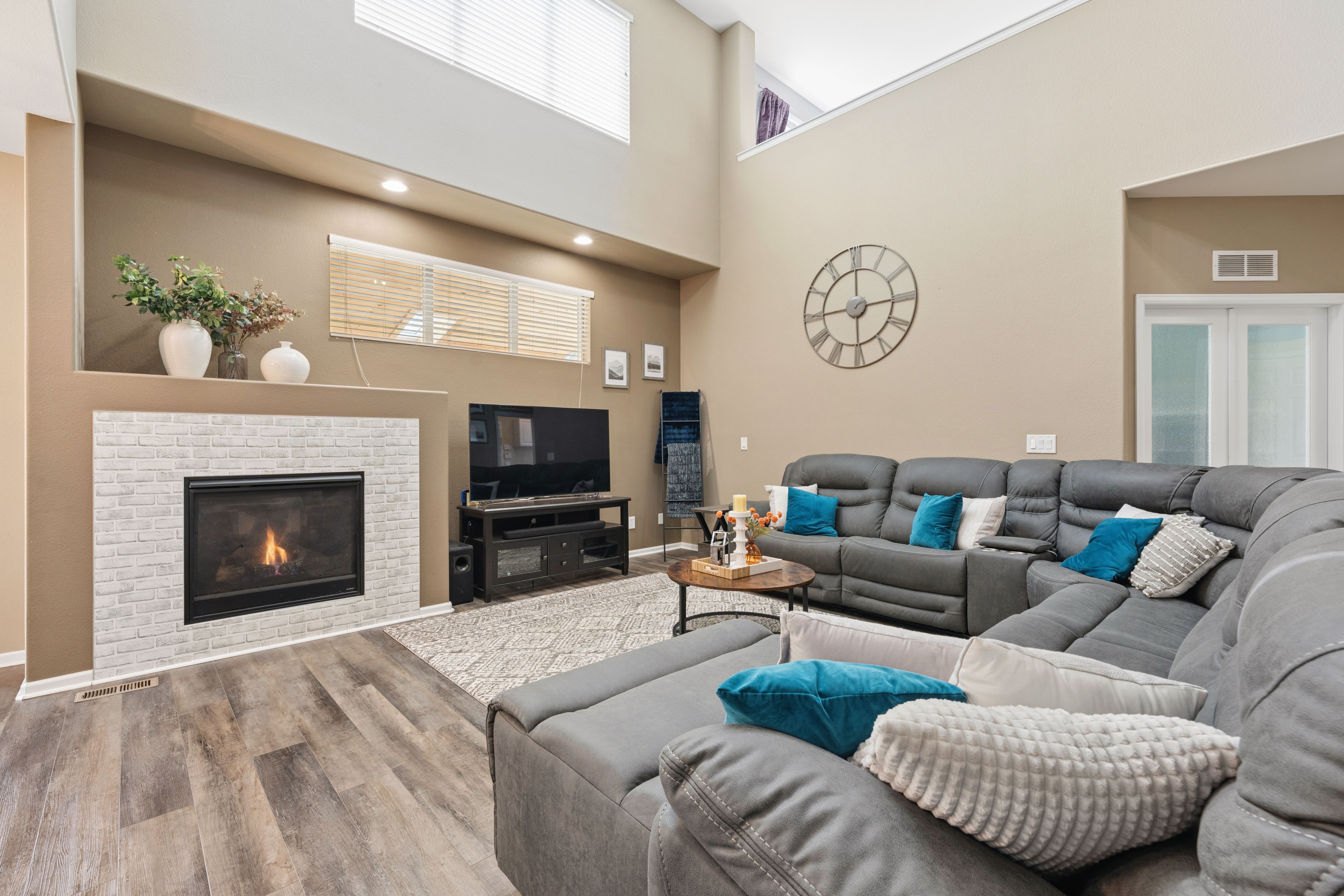 Beautiful Home Located in the Highly Desirable Haven at York Street Community - 物件實景