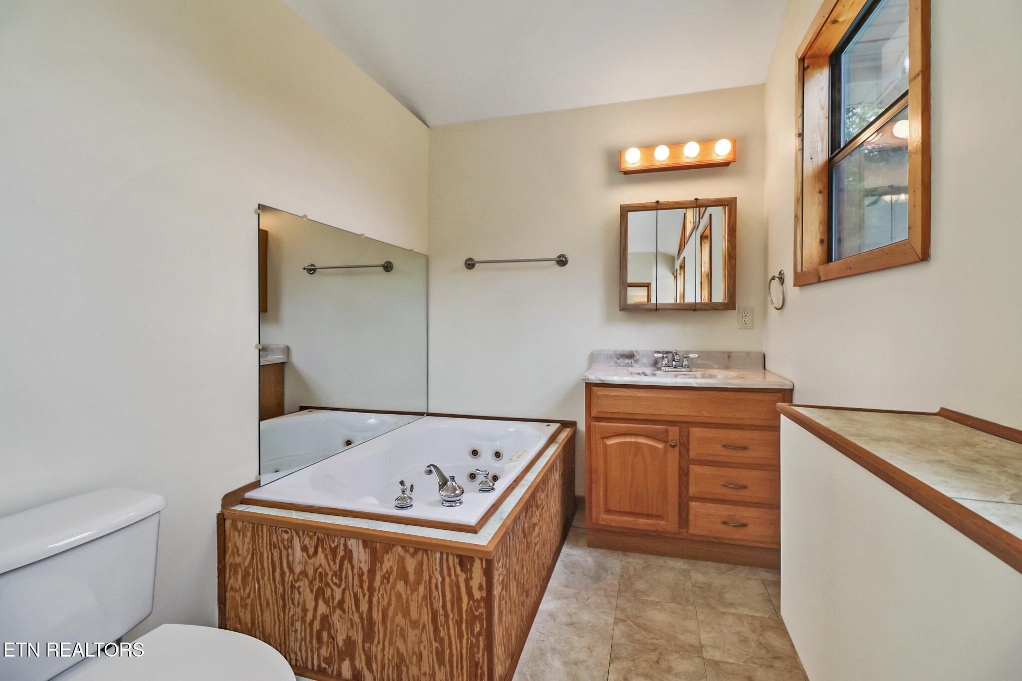 Crossville, Tennessee, 38571, United States, 3 Bedrooms Bedrooms, ,4 BathroomsBathrooms,Residential,For Sale,1979710