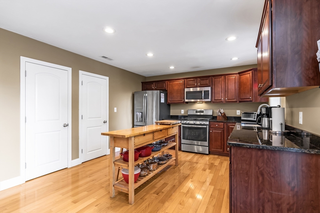 Haverhill, Massachusetts, 01830, United States, 3 Bedrooms Bedrooms, ,3 BathroomsBathrooms,Residential,For Sale,2048419