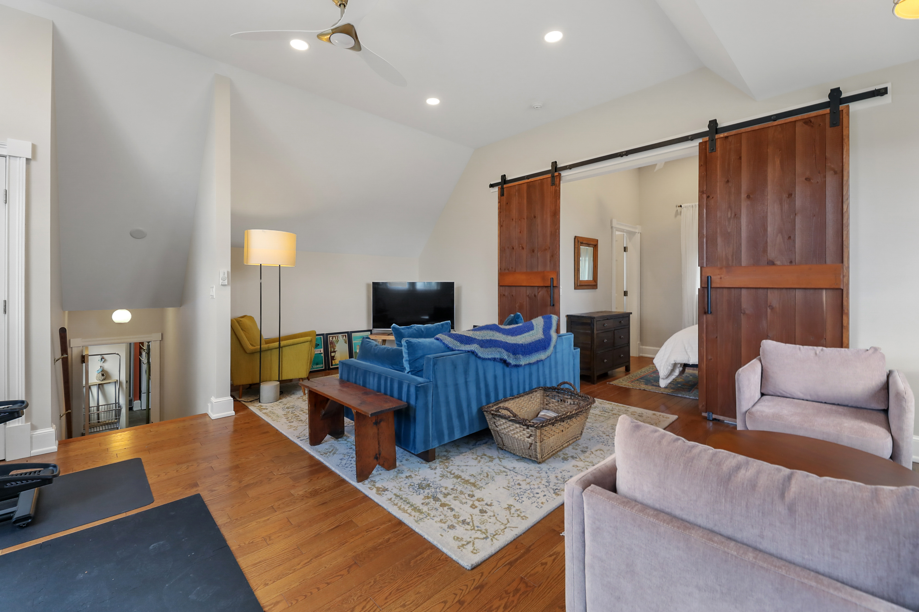  Exquisite Tudor Estate Set on 18+ Breathtaking Acres with Stunning Panoramic Vie - 物件實景