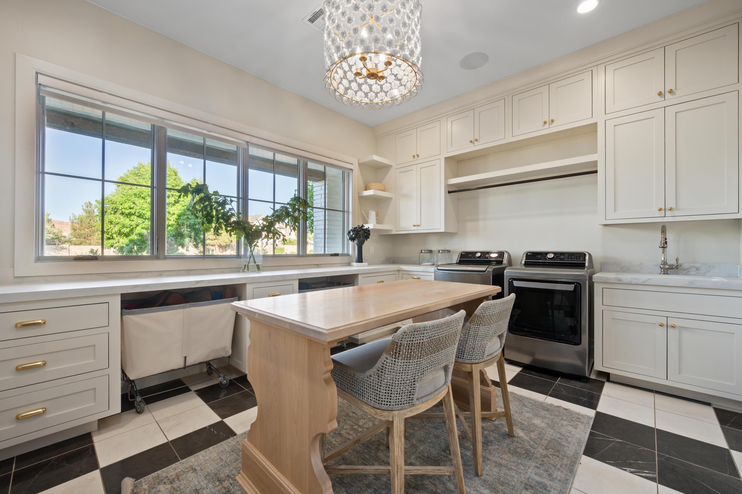 Washington, Utah, 84780, United States, 5 Bedrooms Bedrooms, ,6 BathroomsBathrooms,Residential,For Sale,1981729