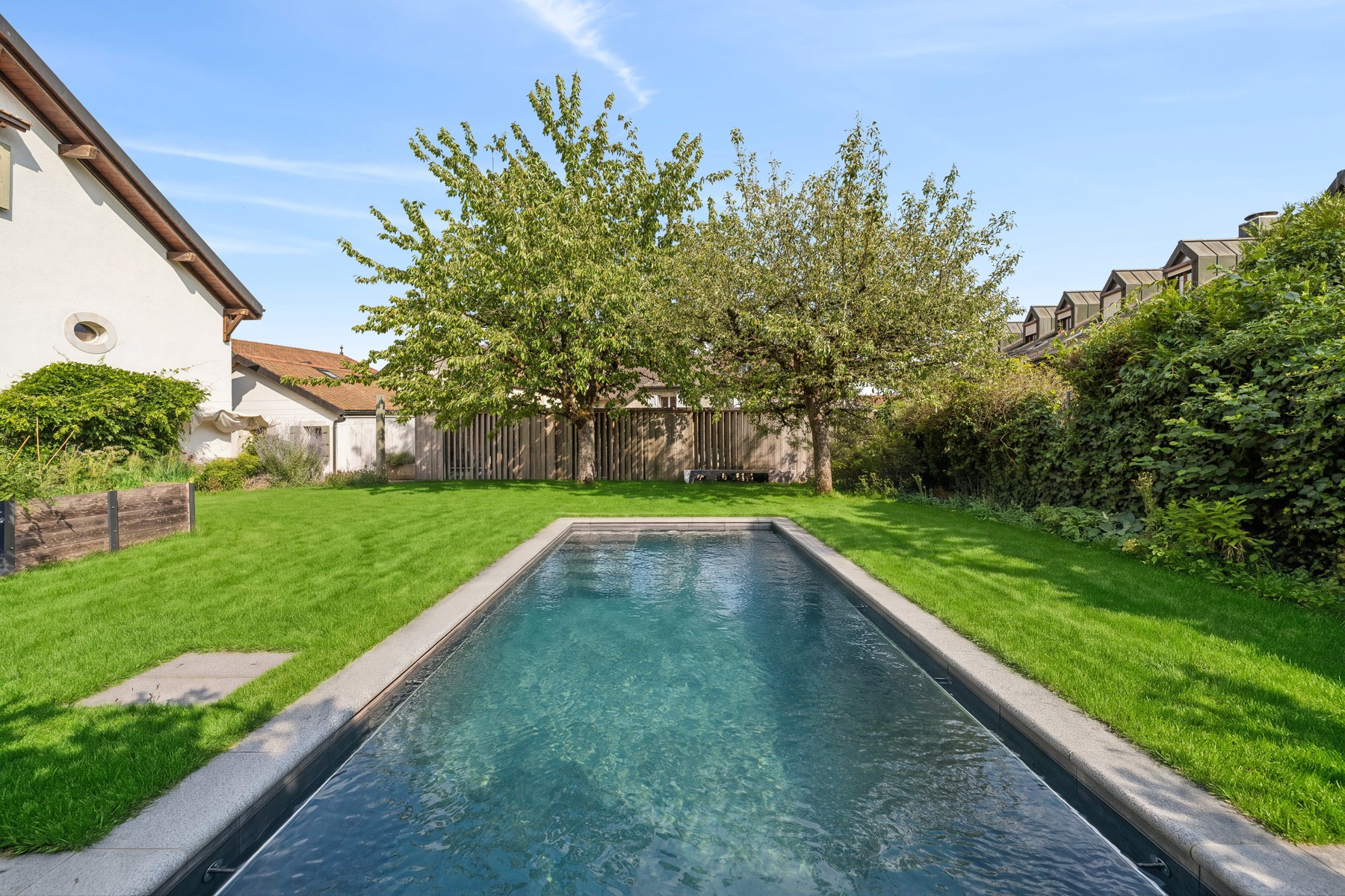  Charming home with a pool and investment potential - 物件實景
