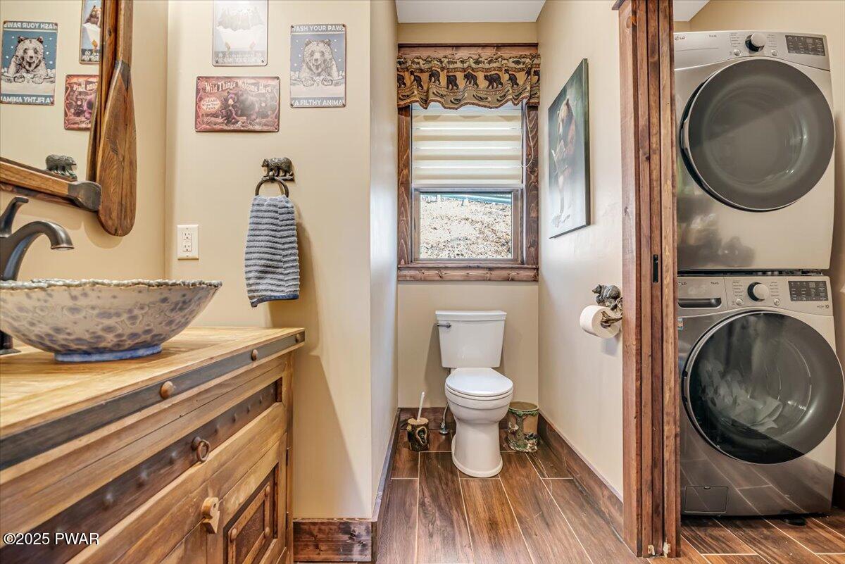 Lake Ariel, Pennsylvania, 18436, United States, 6 Bedrooms Bedrooms, ,4 BathroomsBathrooms,Residential,For Sale,2005698