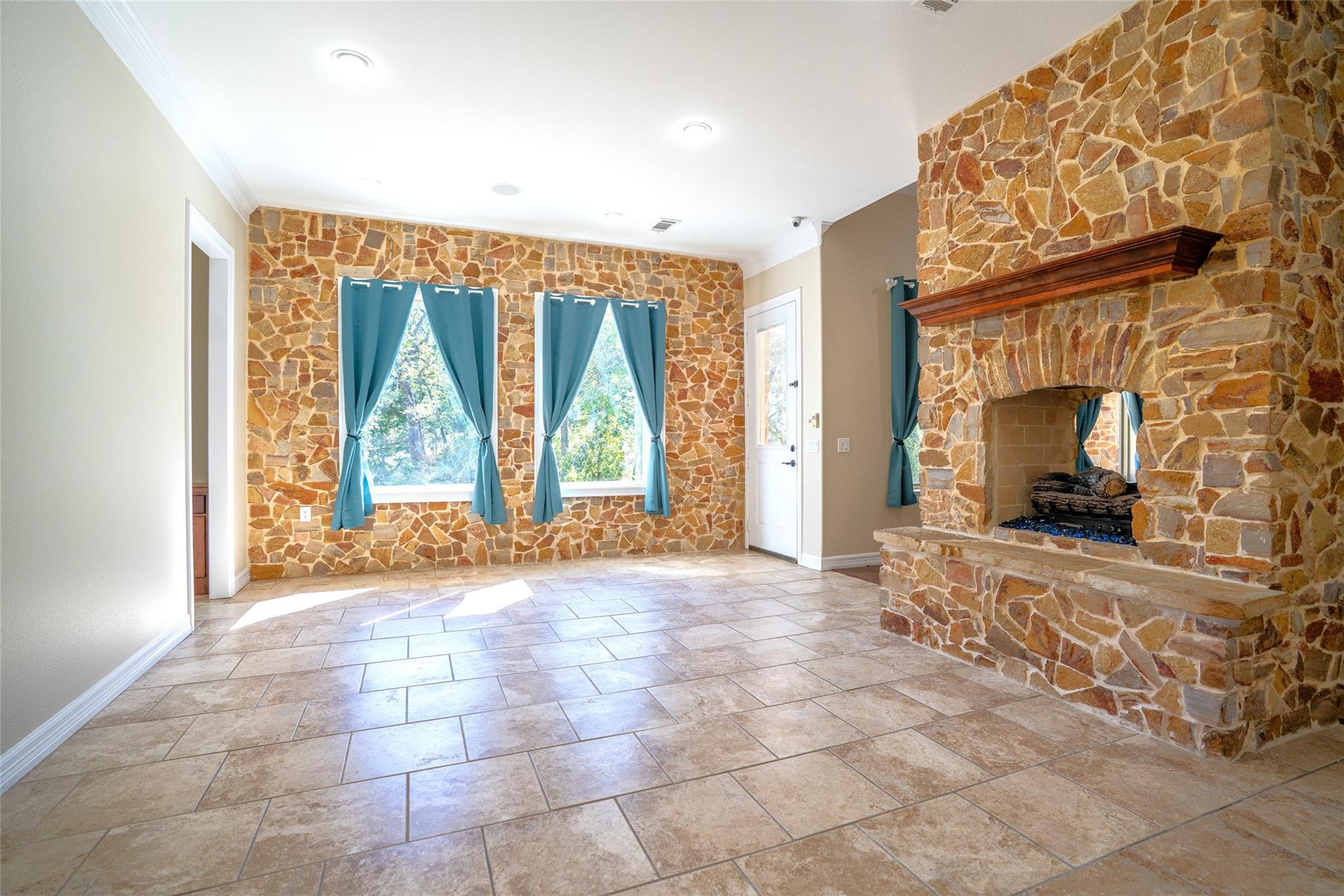 Paris, Texas, 75462, United States, 4 Bedrooms Bedrooms, ,4 BathroomsBathrooms,Residential,For Sale,1979058