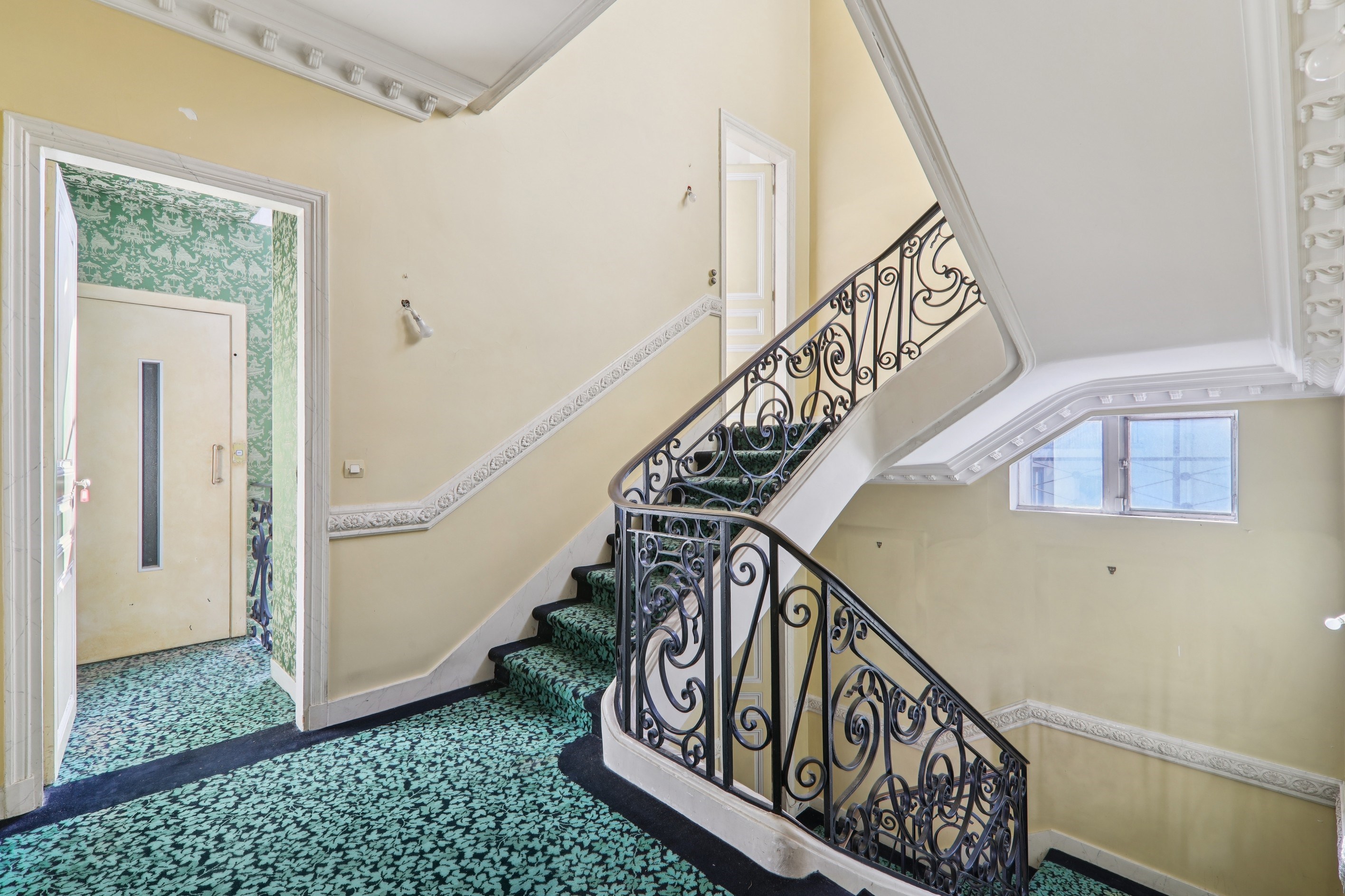  Rare townhouse to be fully renovated, with private garden view on the Eiffel To… - 物件實景