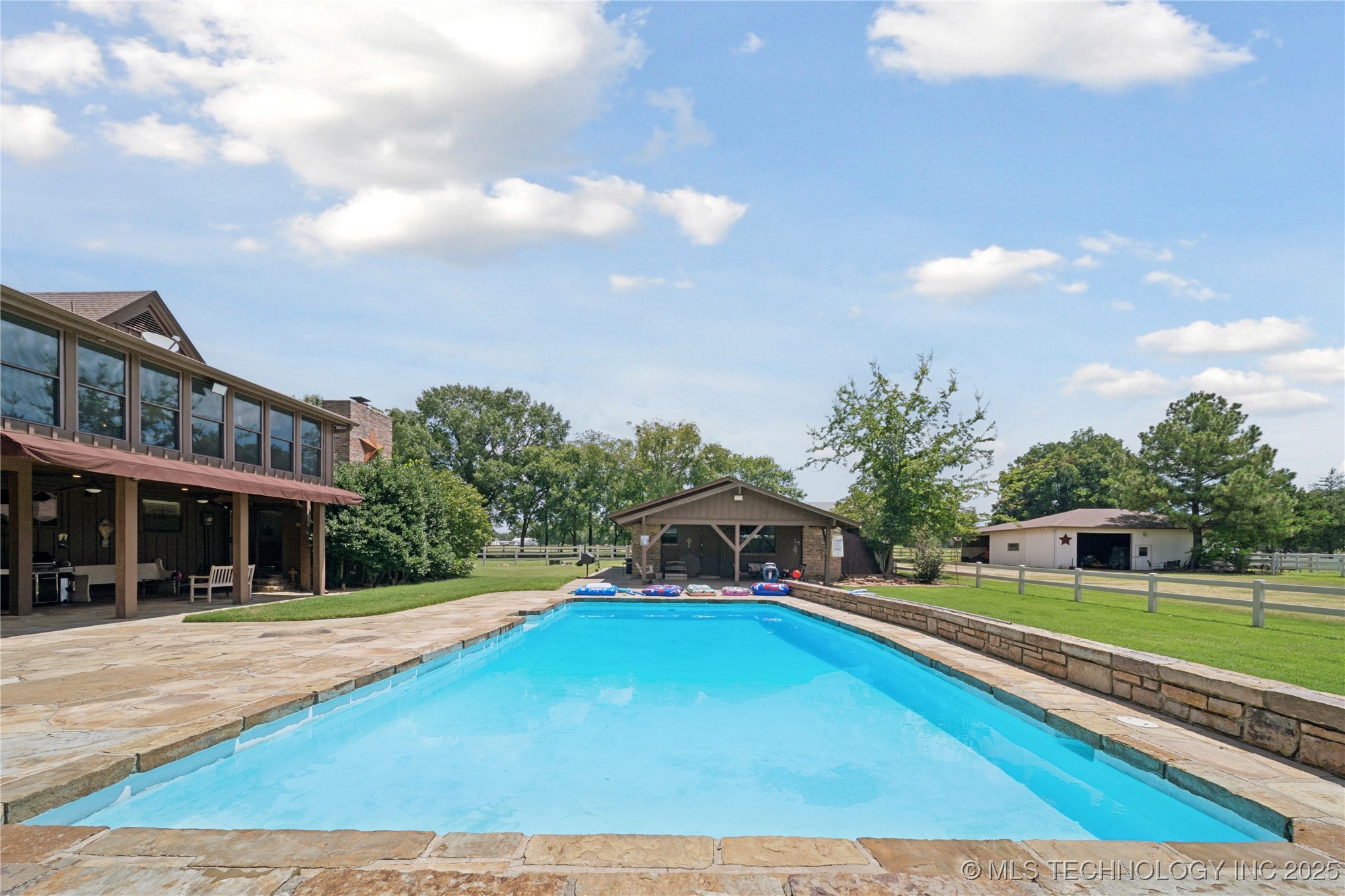 Pocola, Oklahoma, 74902, United States, 3 Bedrooms Bedrooms, ,3 BathroomsBathrooms,Residential,For Sale,1903793