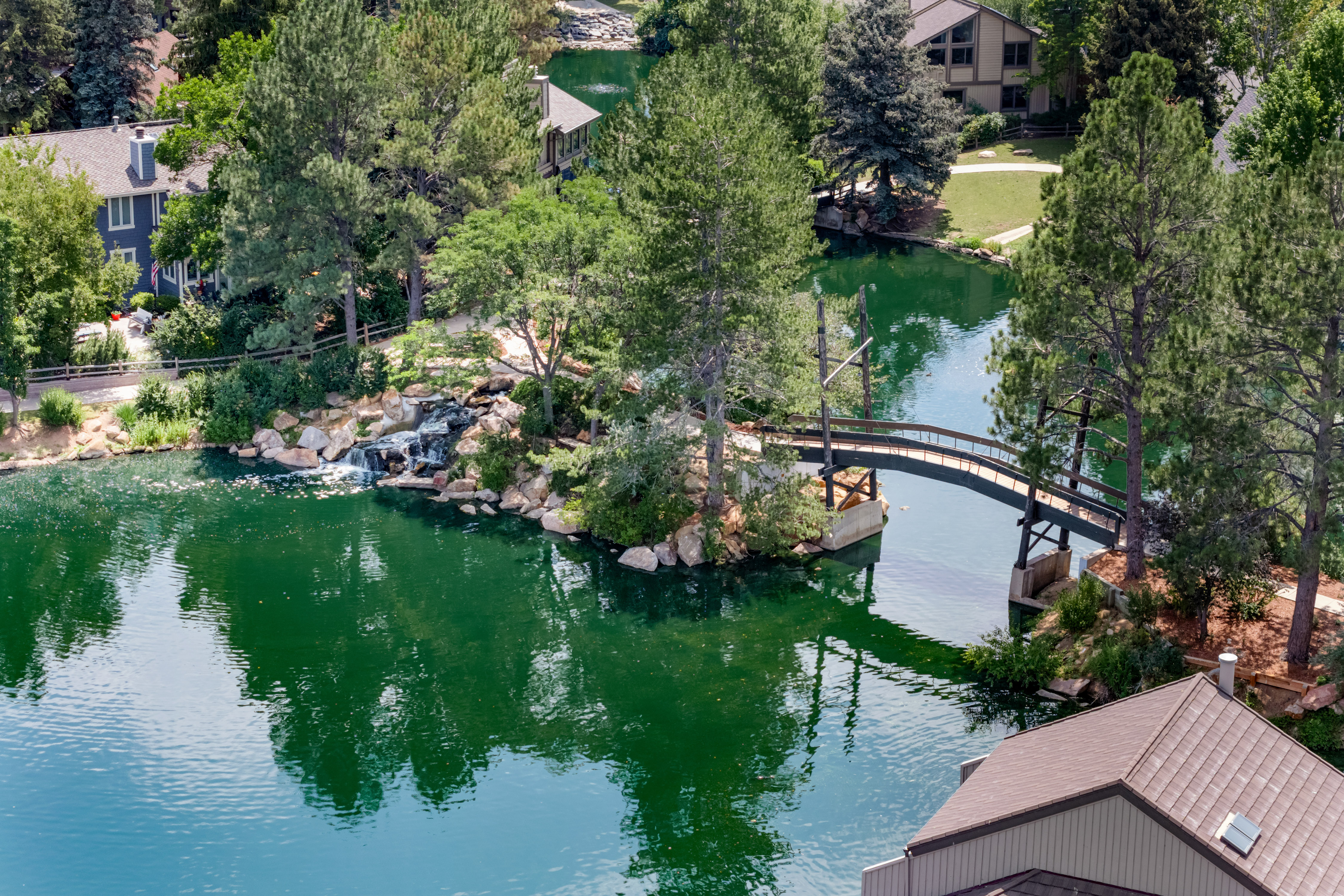  Beautiful Updated Home Located in Highly Sought-After Arapahoe Lake Neighborhood - 物件實景