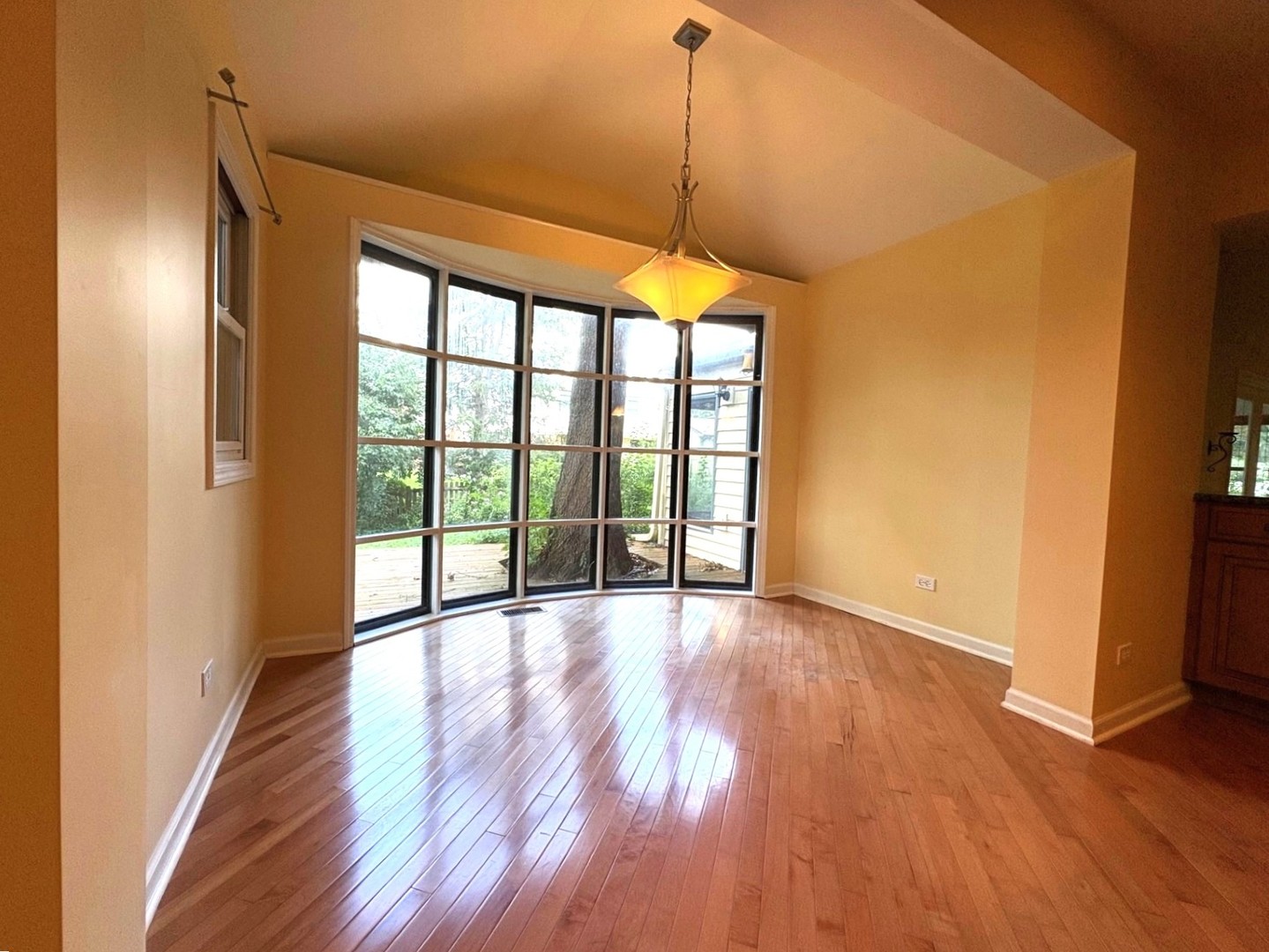 Naperville, Illinois, 60563, United States, 4 Bedrooms Bedrooms, ,3 BathroomsBathrooms,Residential,For Sale,1961191