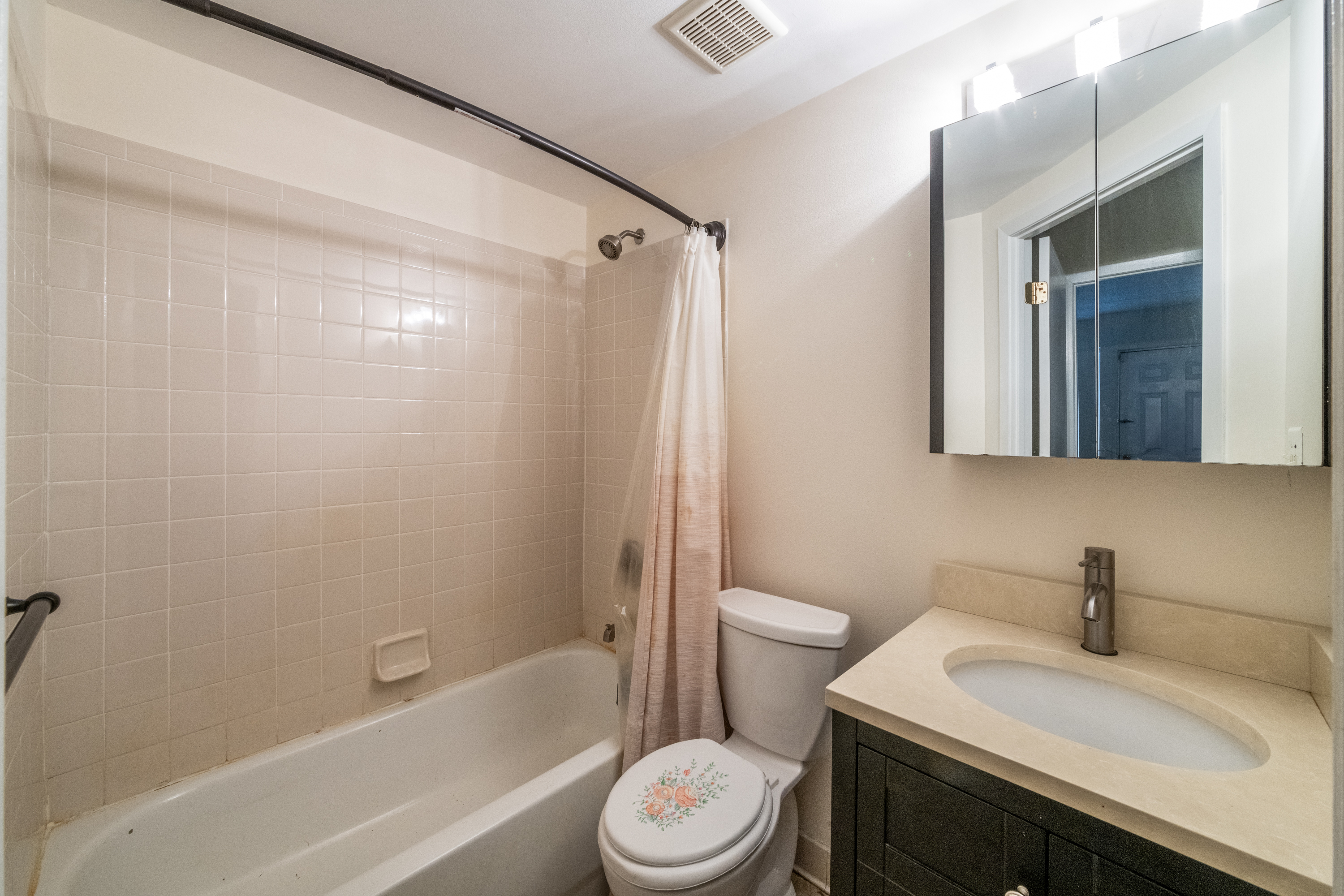Bronx, New York, 10743, United States, 5 Bedrooms Bedrooms, ,3 BathroomsBathrooms,Residential,For Sale,1823007