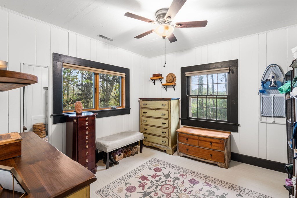 Brasstown, North Carolina, 28902, United States, 3 Bedrooms Bedrooms, ,3 BathroomsBathrooms,Residential,For Sale,1986118